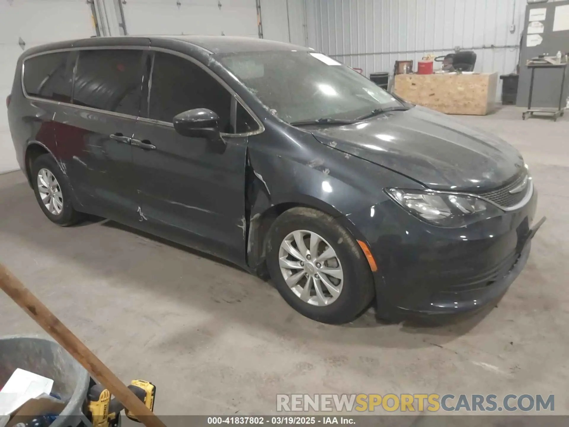 1 Photograph of a damaged car 2C4RC1CG9KR749112 CHRYSLER PACIFICA 2019