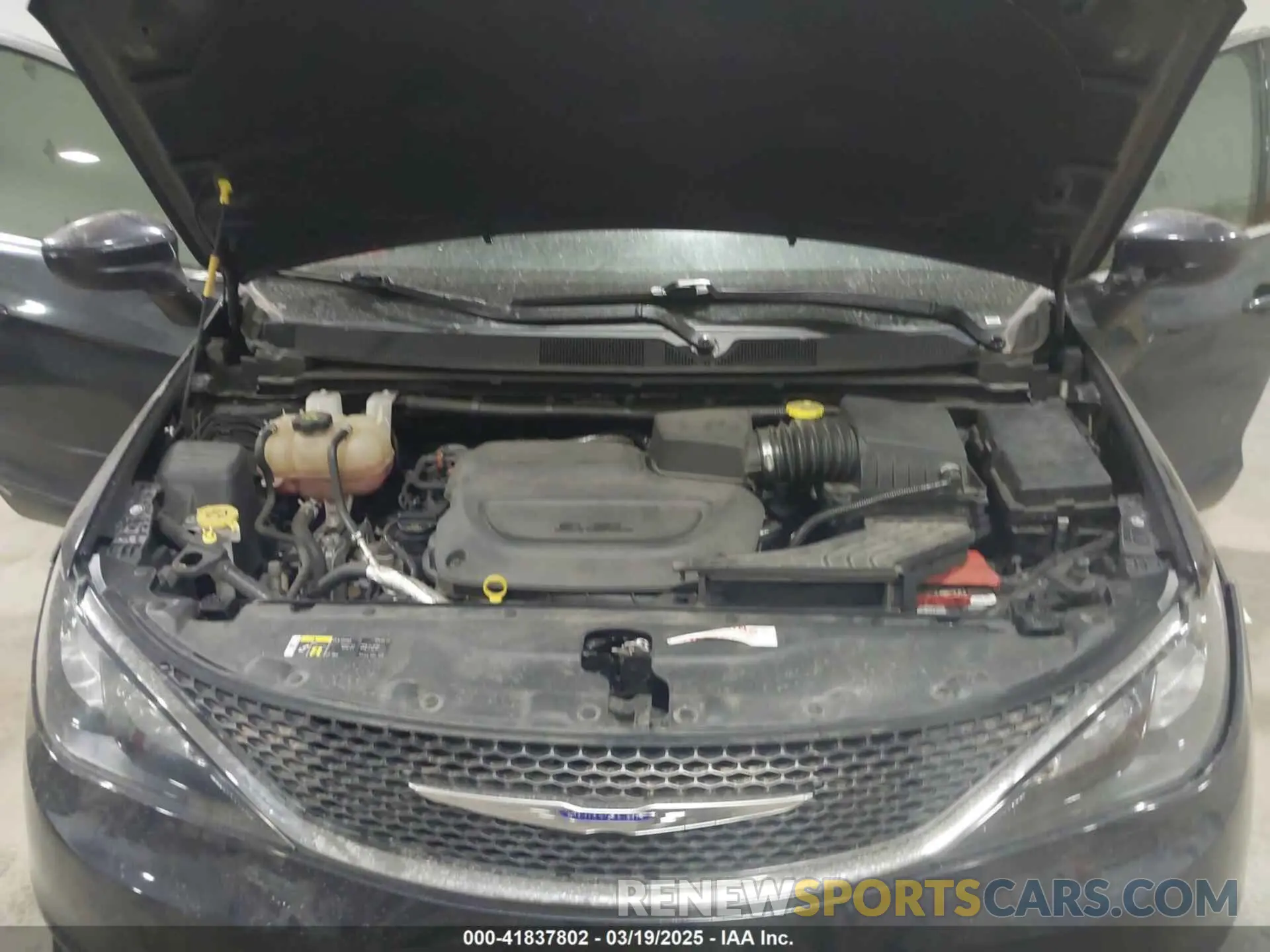 10 Photograph of a damaged car 2C4RC1CG9KR749112 CHRYSLER PACIFICA 2019