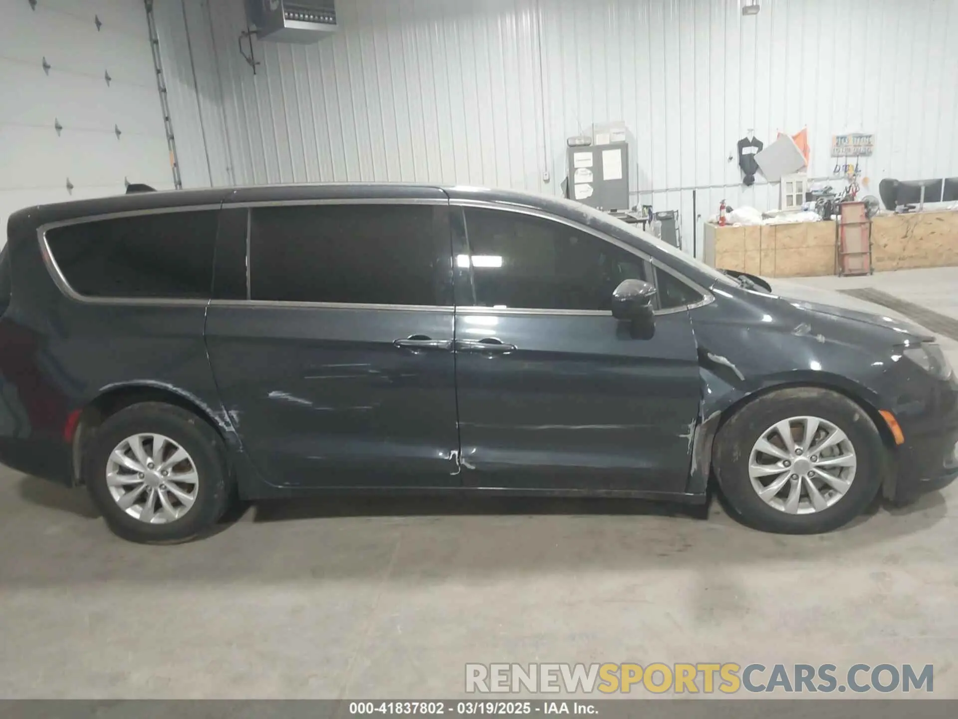 12 Photograph of a damaged car 2C4RC1CG9KR749112 CHRYSLER PACIFICA 2019