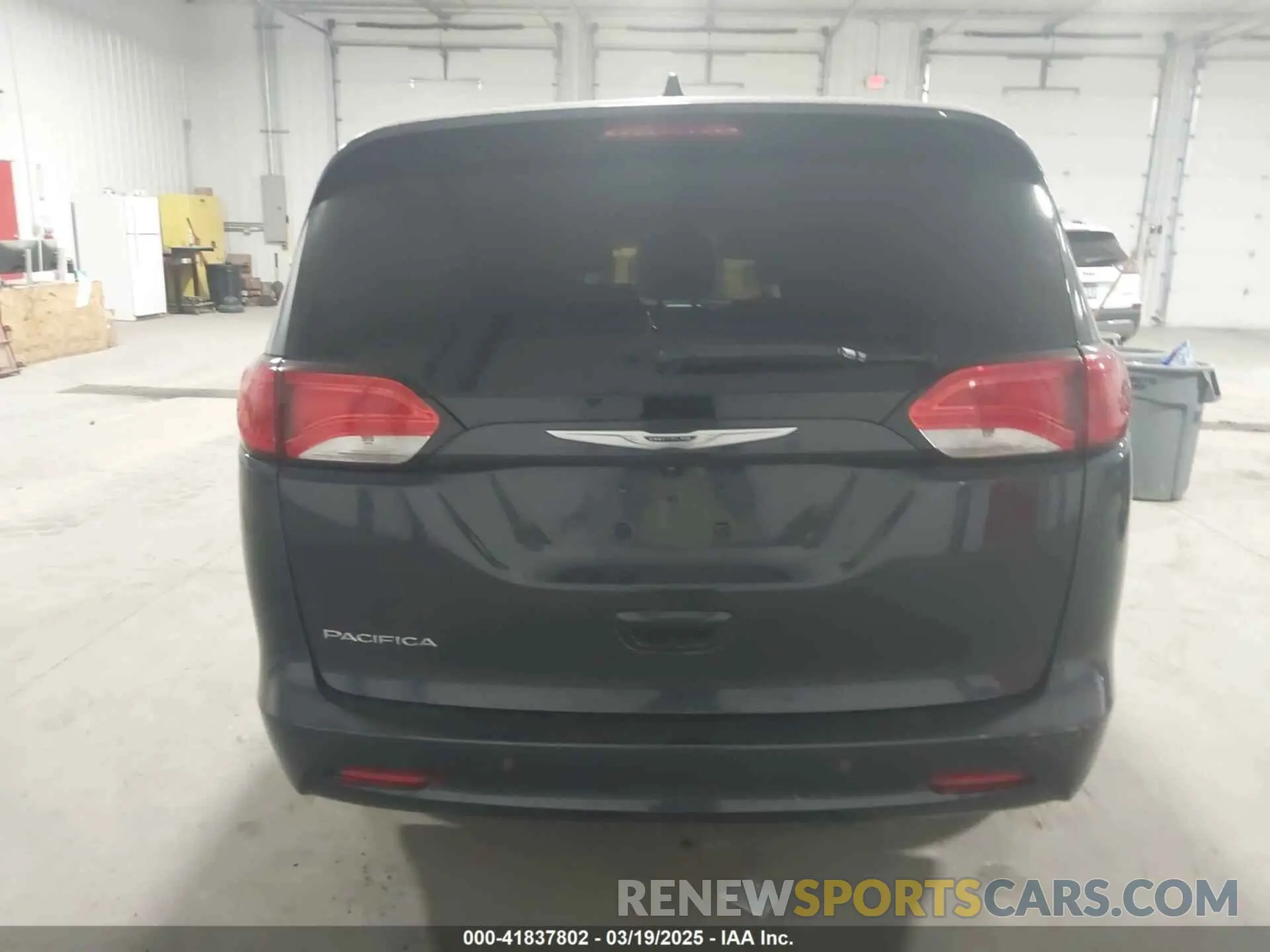 15 Photograph of a damaged car 2C4RC1CG9KR749112 CHRYSLER PACIFICA 2019
