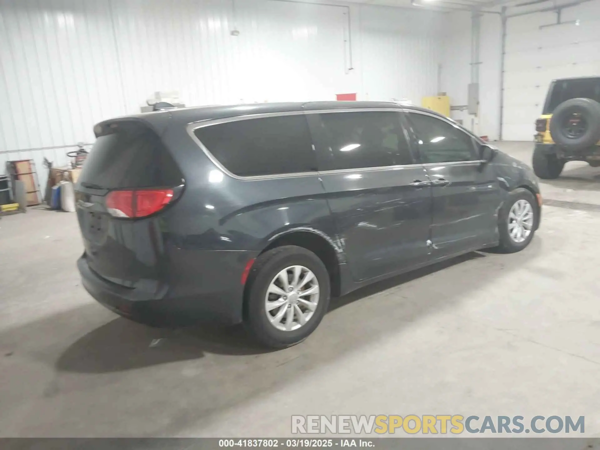 4 Photograph of a damaged car 2C4RC1CG9KR749112 CHRYSLER PACIFICA 2019