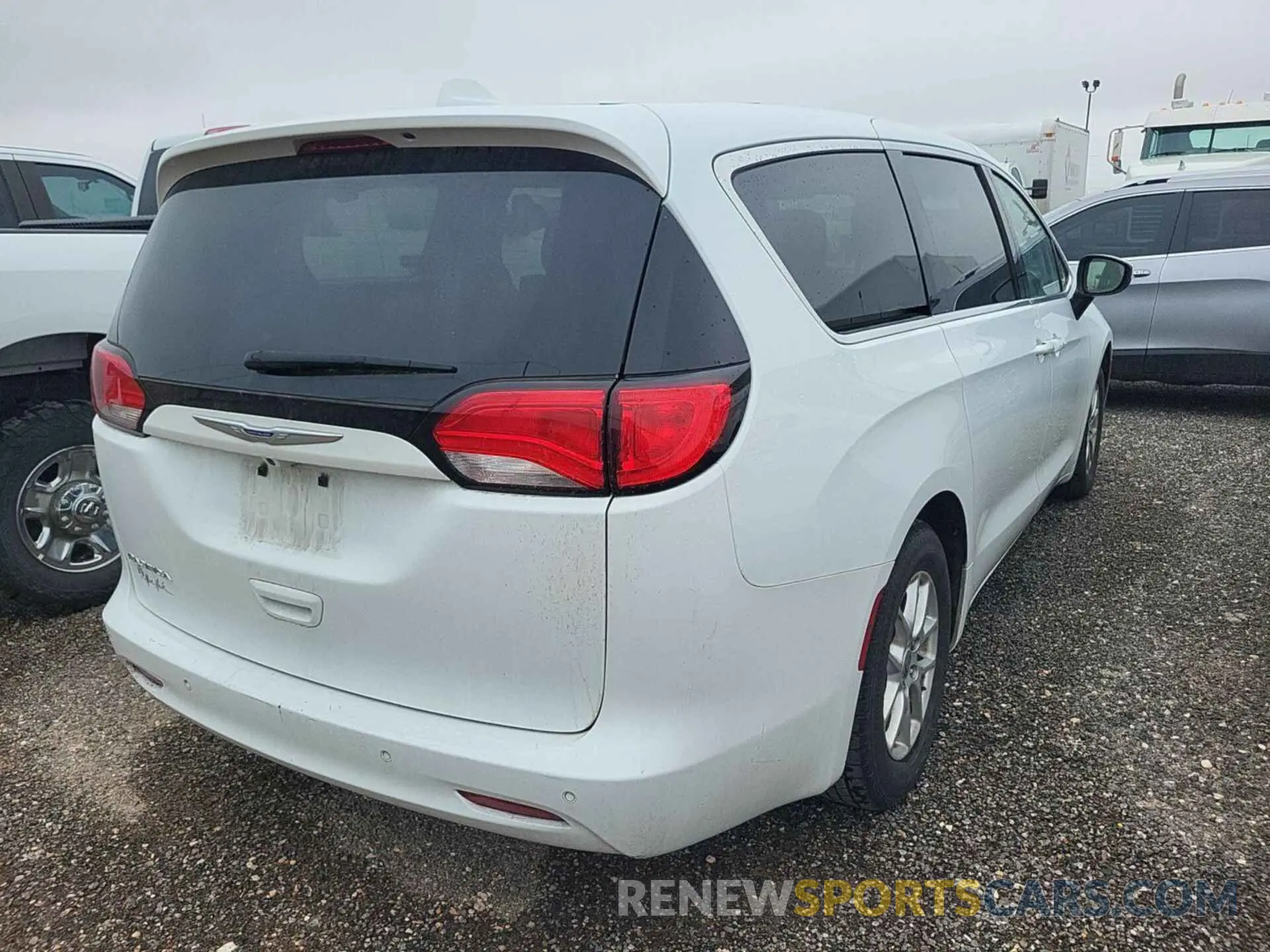 17 Photograph of a damaged car 2C4RC1DG0KR547810 CHRYSLER PACIFICA 2019