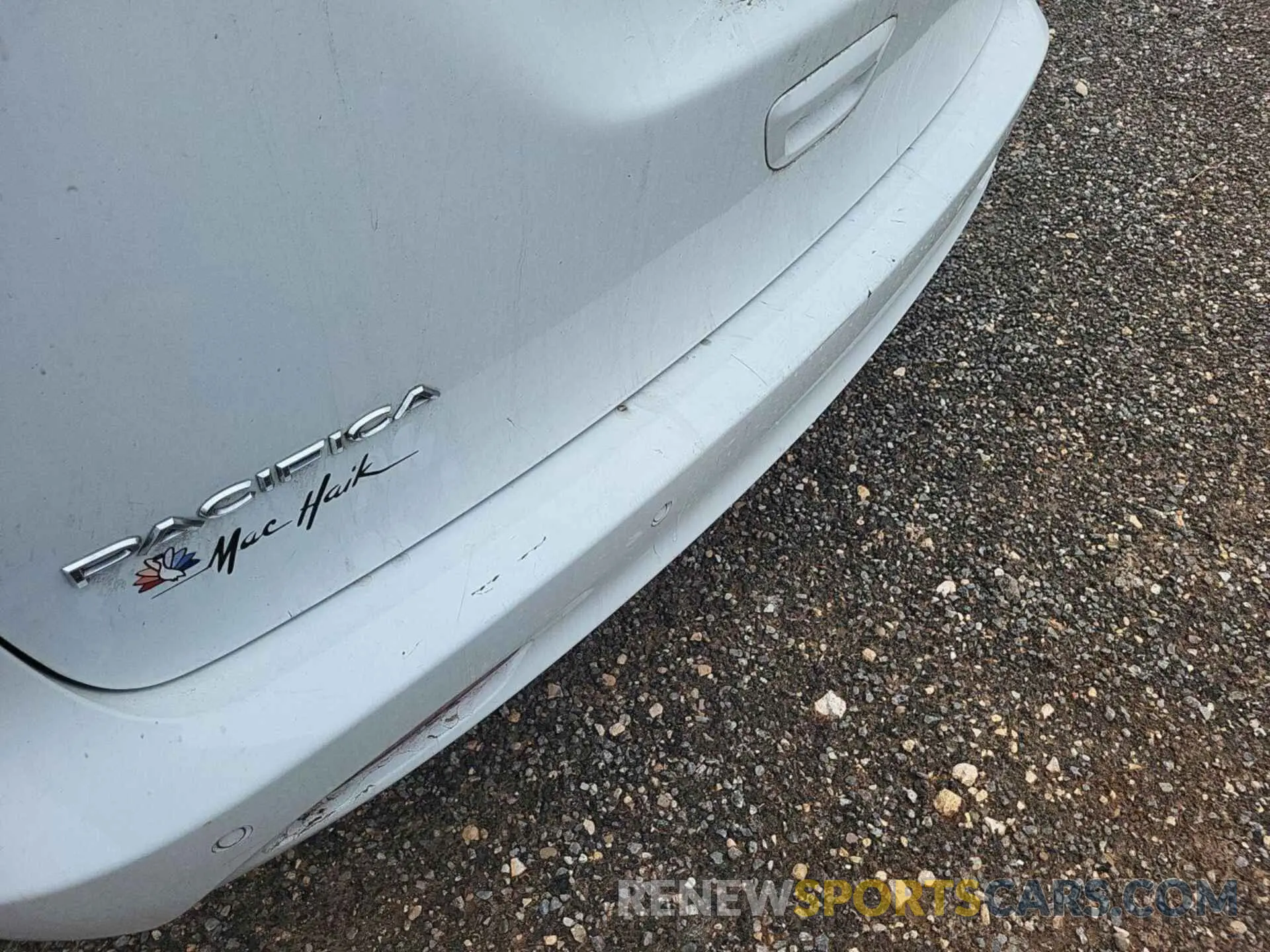 4 Photograph of a damaged car 2C4RC1DG0KR547810 CHRYSLER PACIFICA 2019