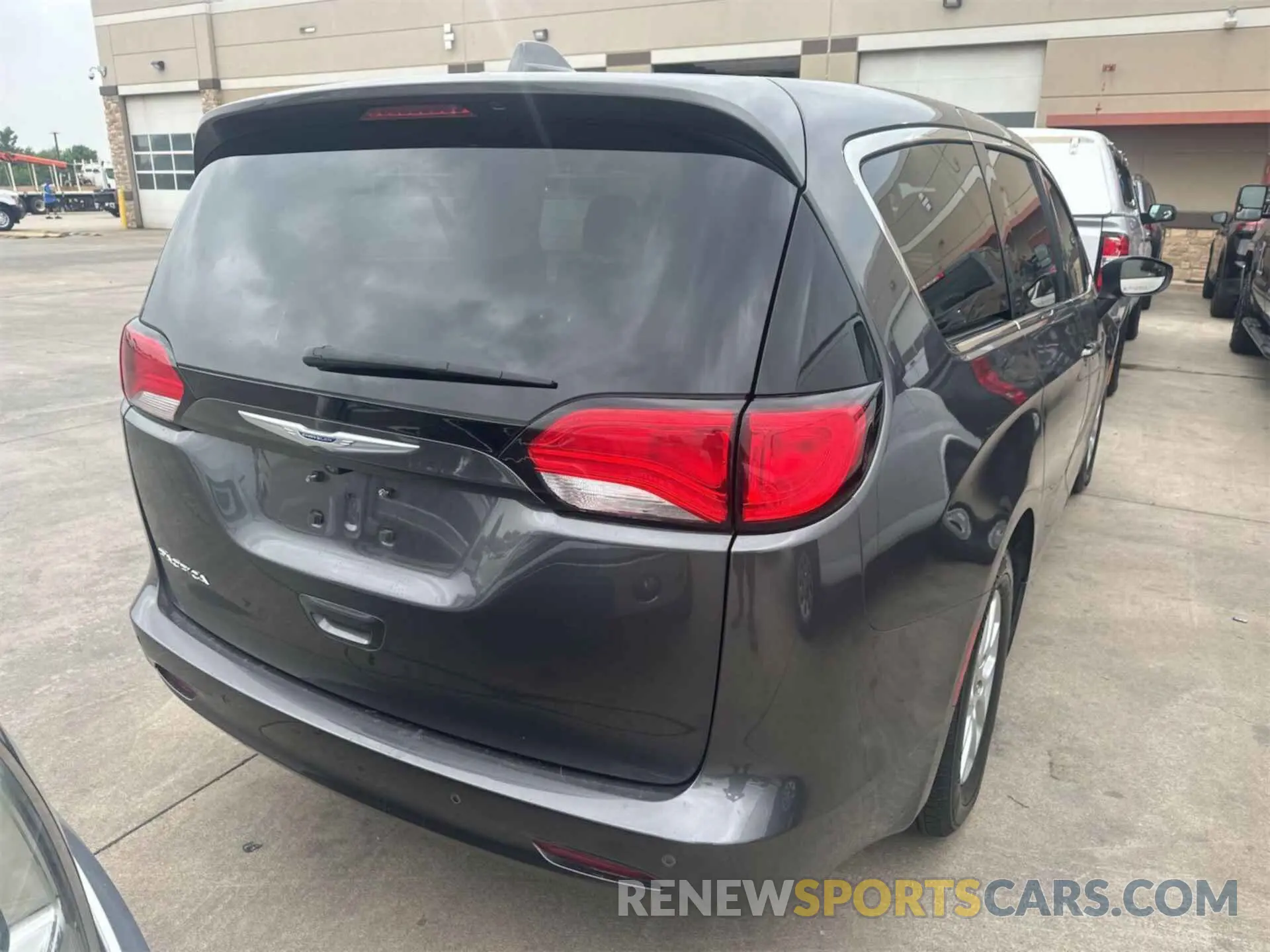 11 Photograph of a damaged car 2C4RC1DG1KR556144 CHRYSLER PACIFICA 2019