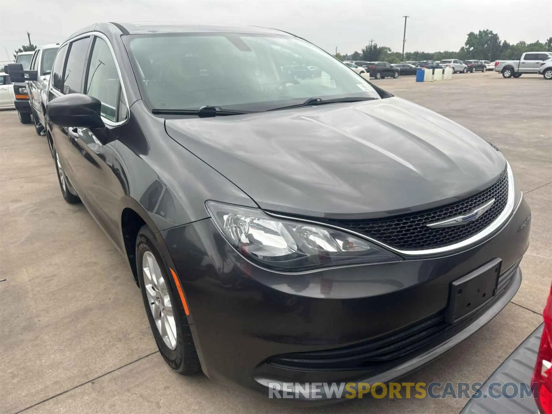 17 Photograph of a damaged car 2C4RC1DG1KR556144 CHRYSLER PACIFICA 2019