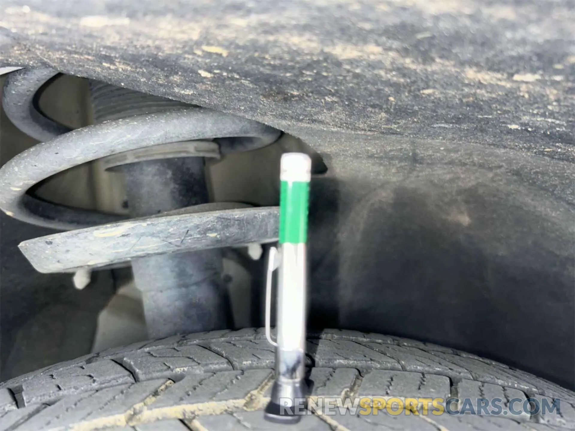 21 Photograph of a damaged car 2C4RC1DG1KR556144 CHRYSLER PACIFICA 2019