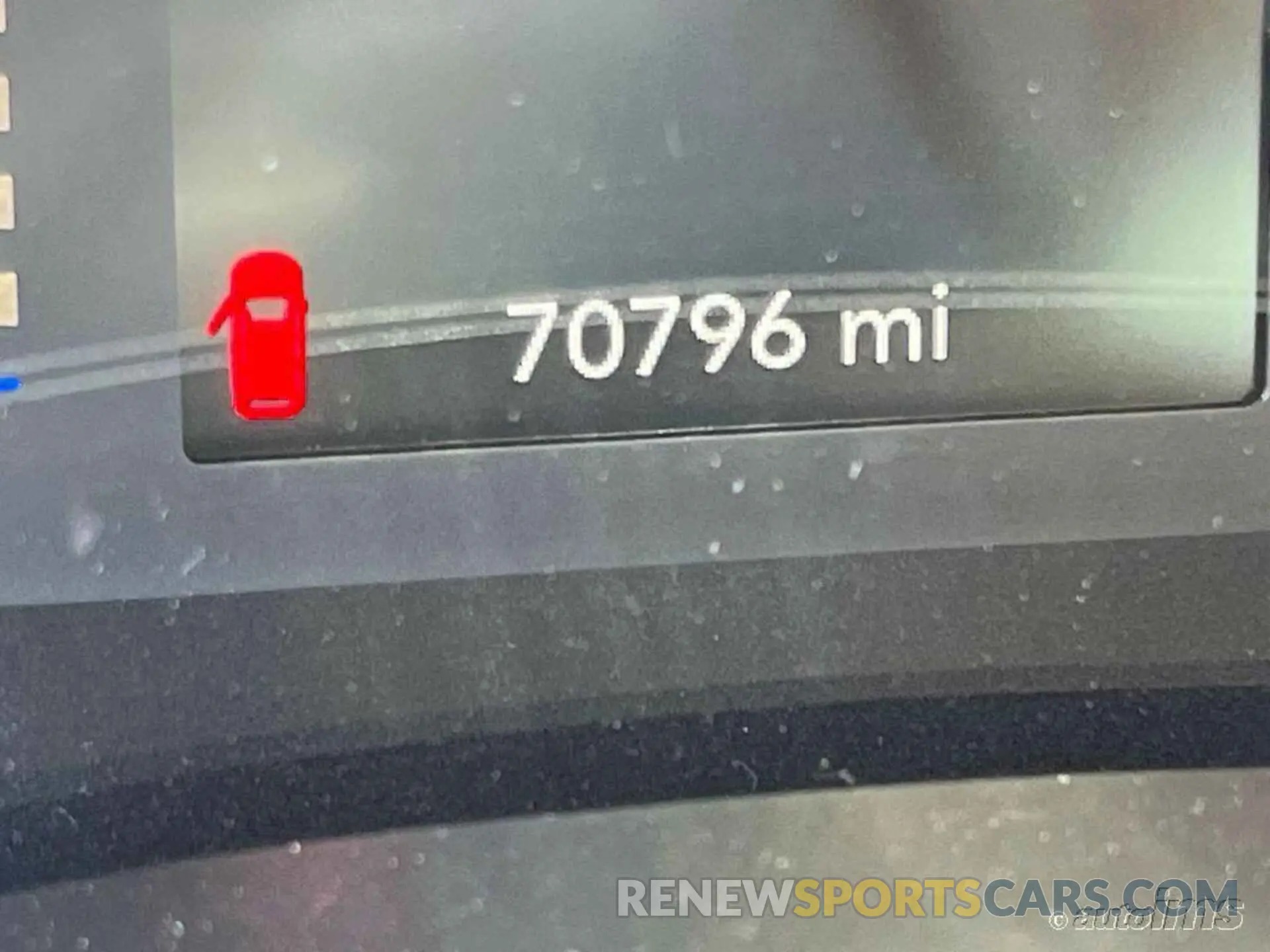 11 Photograph of a damaged car 2C4RC1DG8KR556142 CHRYSLER PACIFICA 2019