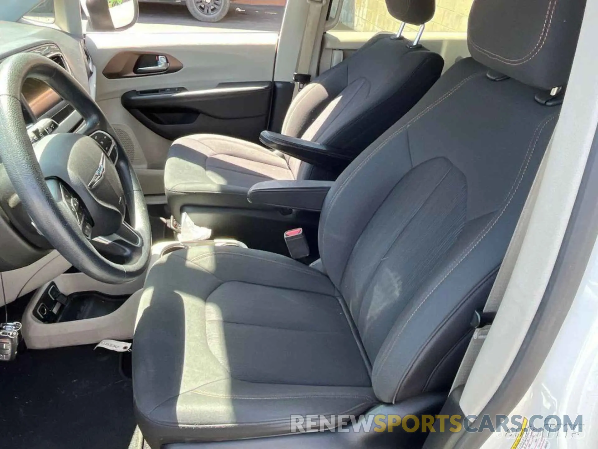 14 Photograph of a damaged car 2C4RC1DG8KR556142 CHRYSLER PACIFICA 2019