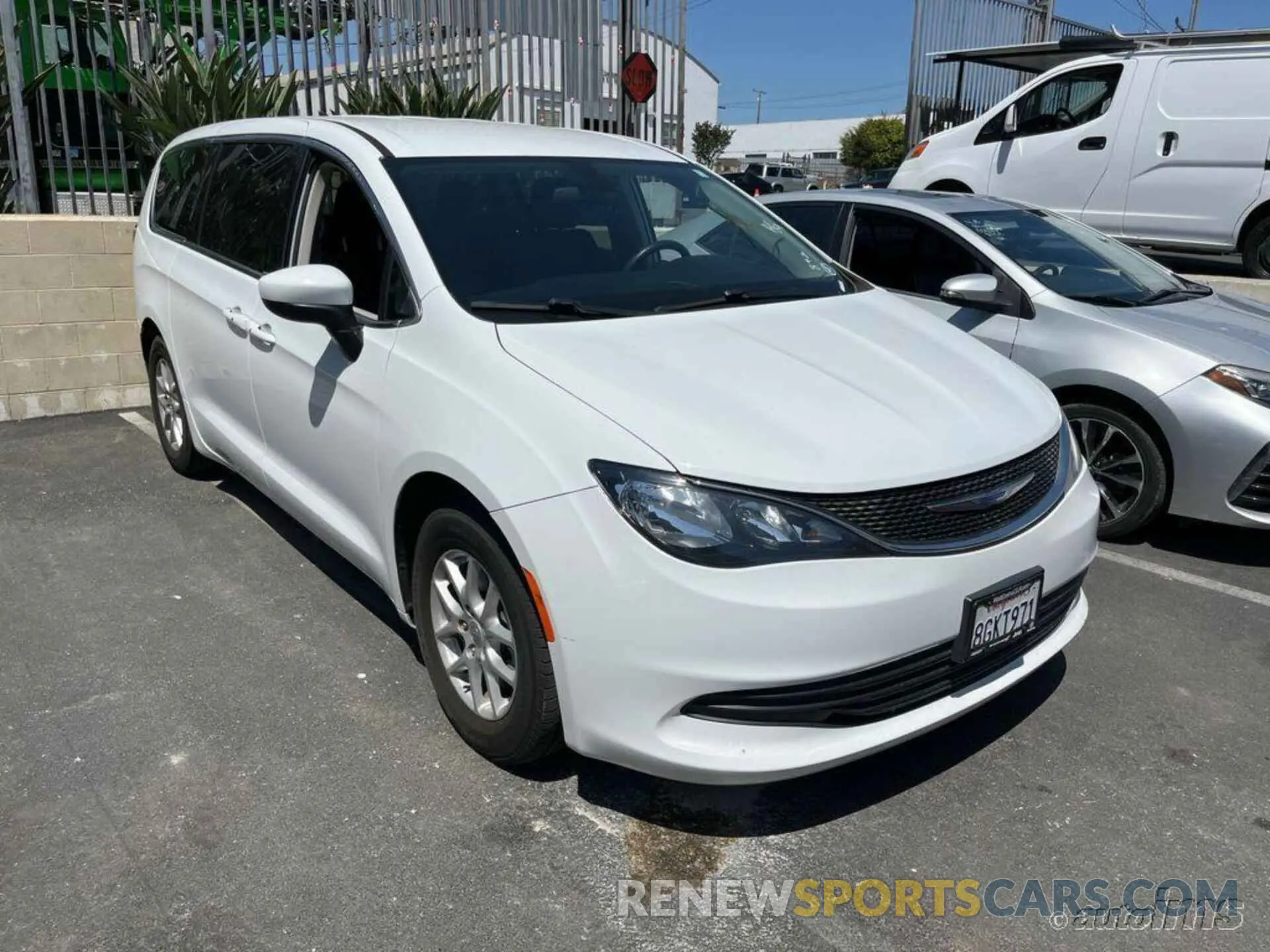 3 Photograph of a damaged car 2C4RC1DG8KR556142 CHRYSLER PACIFICA 2019