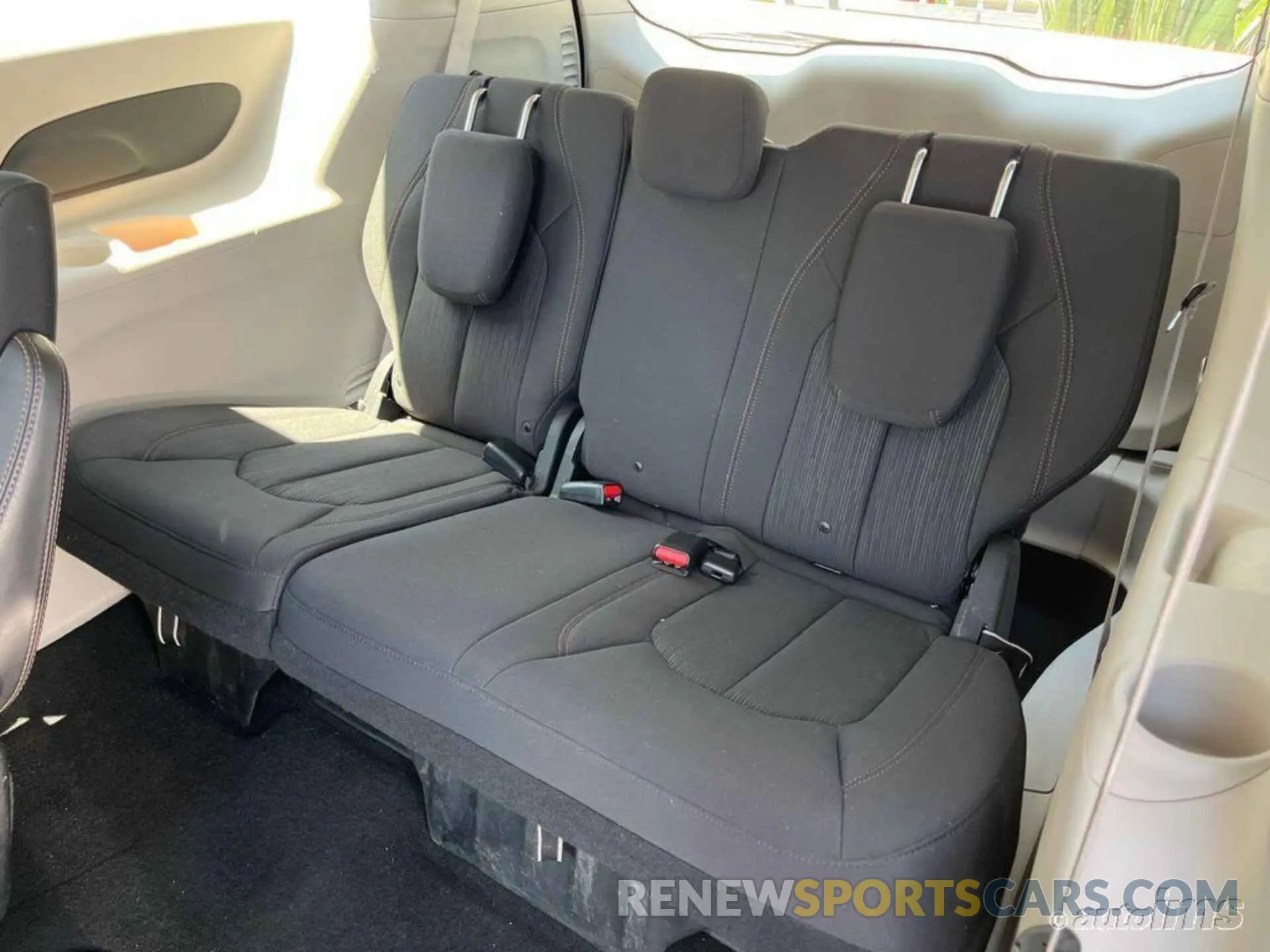 6 Photograph of a damaged car 2C4RC1DG8KR556142 CHRYSLER PACIFICA 2019