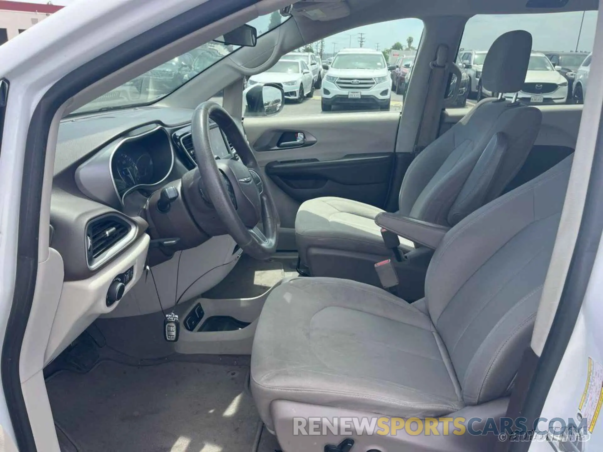 8 Photograph of a damaged car 2C4RC1DG9KR559616 CHRYSLER PACIFICA 2019