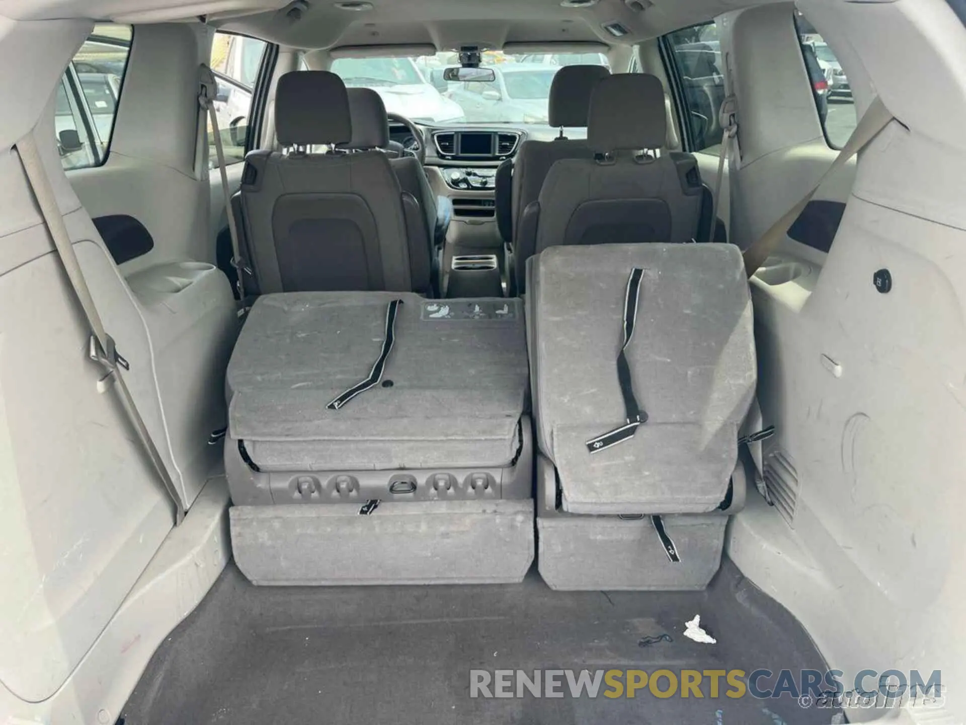 9 Photograph of a damaged car 2C4RC1DG9KR559616 CHRYSLER PACIFICA 2019