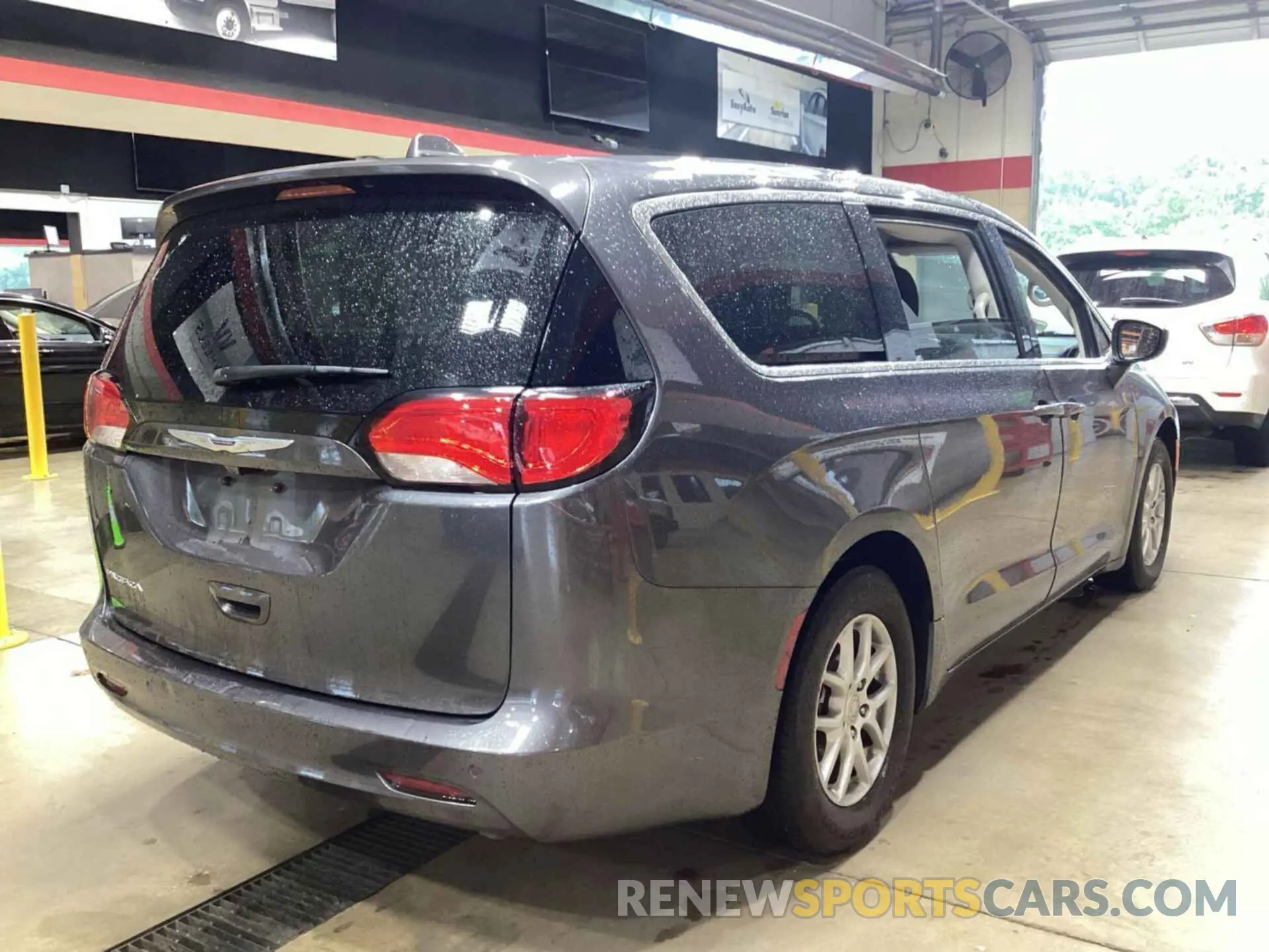11 Photograph of a damaged car 2C4RC1DG9KR568901 CHRYSLER PACIFICA 2019