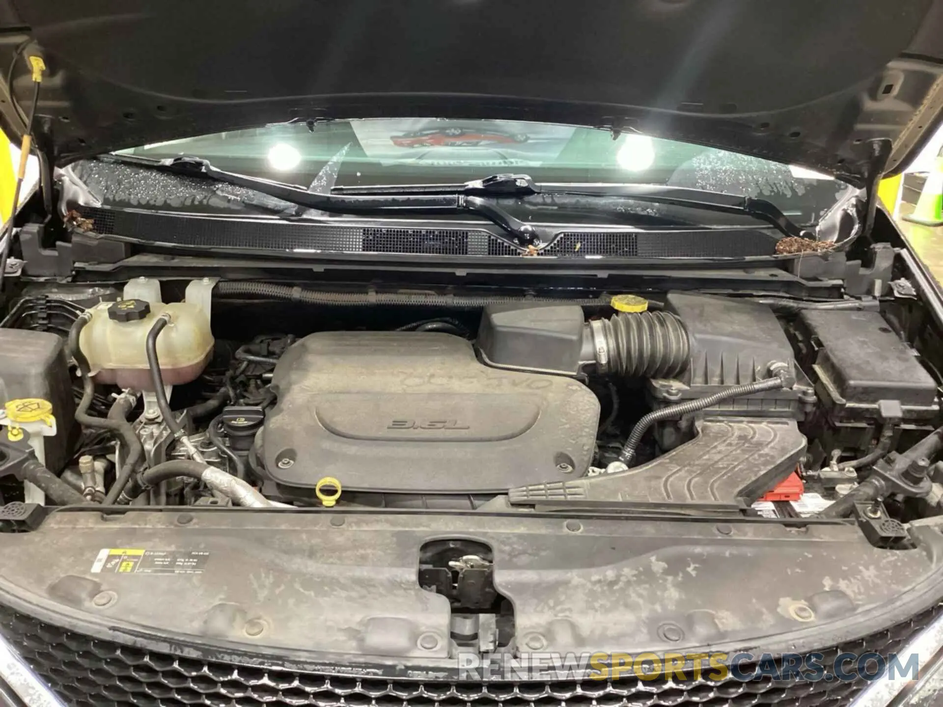 5 Photograph of a damaged car 2C4RC1DG9KR568901 CHRYSLER PACIFICA 2019