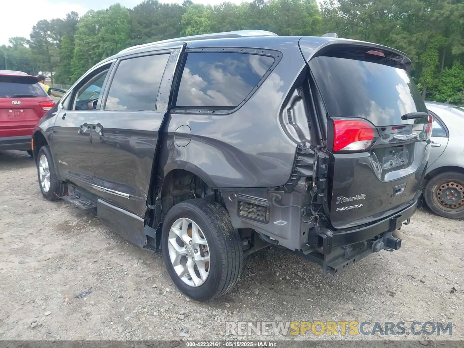 3 Photograph of a damaged car 2C4RC1EG0KR652409 CHRYSLER PACIFICA 2019