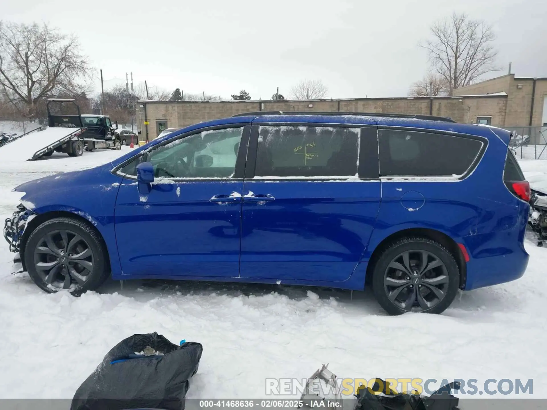 15 Photograph of a damaged car 2C4RC1EG1KR588803 CHRYSLER PACIFICA 2019