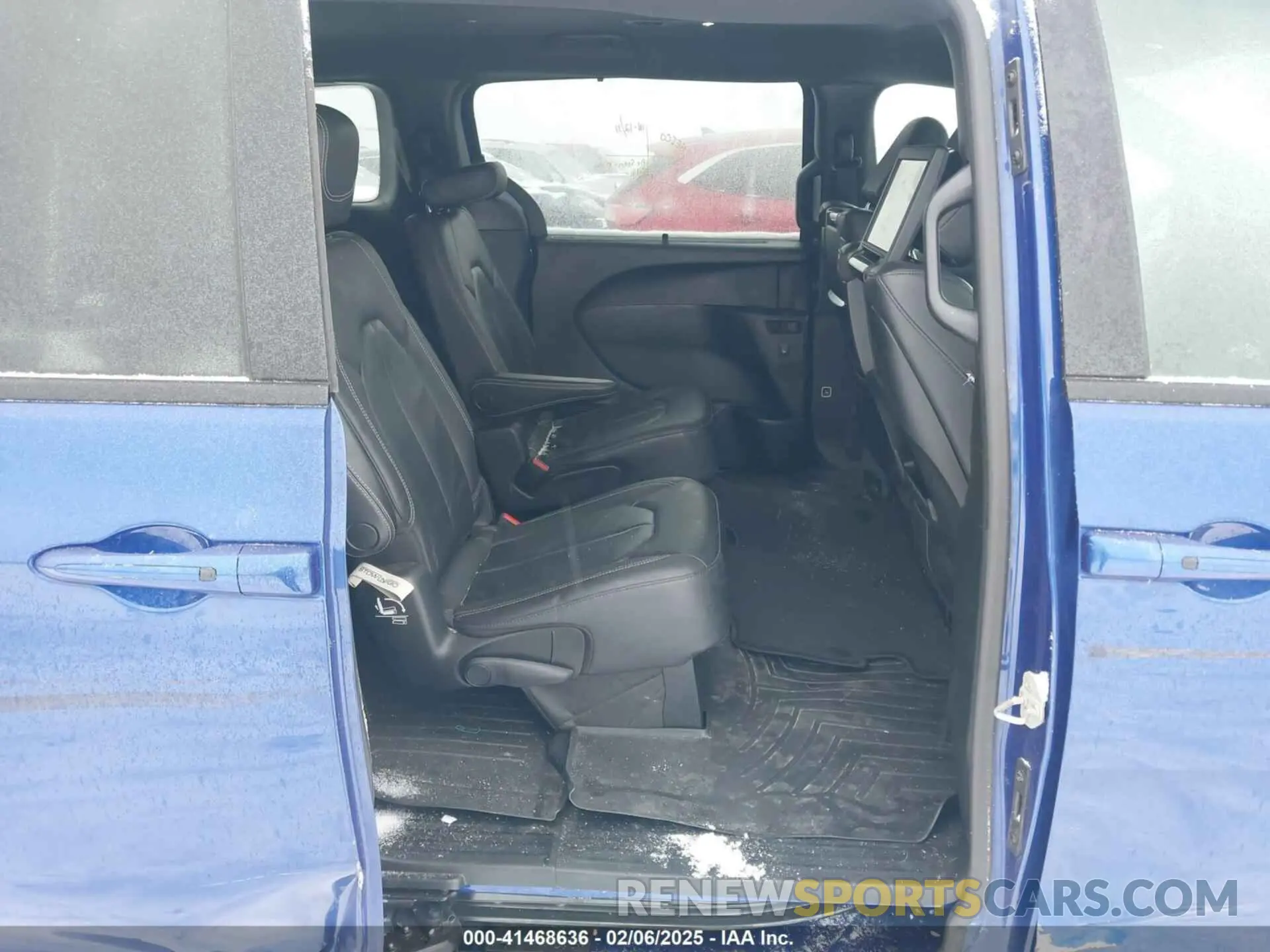 8 Photograph of a damaged car 2C4RC1EG1KR588803 CHRYSLER PACIFICA 2019