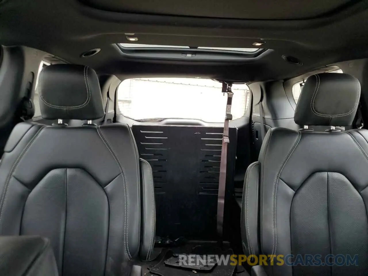 10 Photograph of a damaged car 2C4RC1EG1KR627969 CHRYSLER PACIFICA 2019