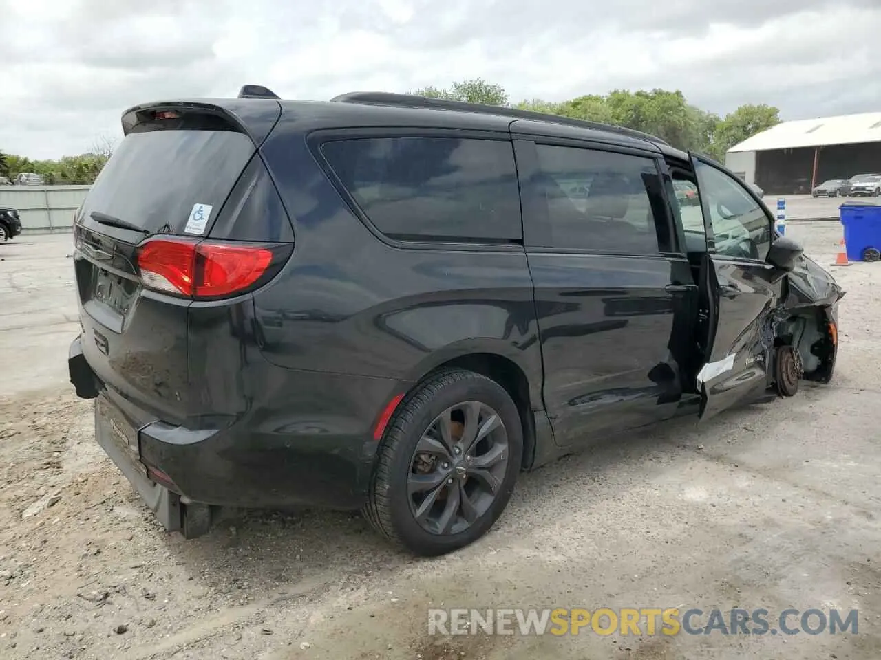 3 Photograph of a damaged car 2C4RC1EG1KR627969 CHRYSLER PACIFICA 2019