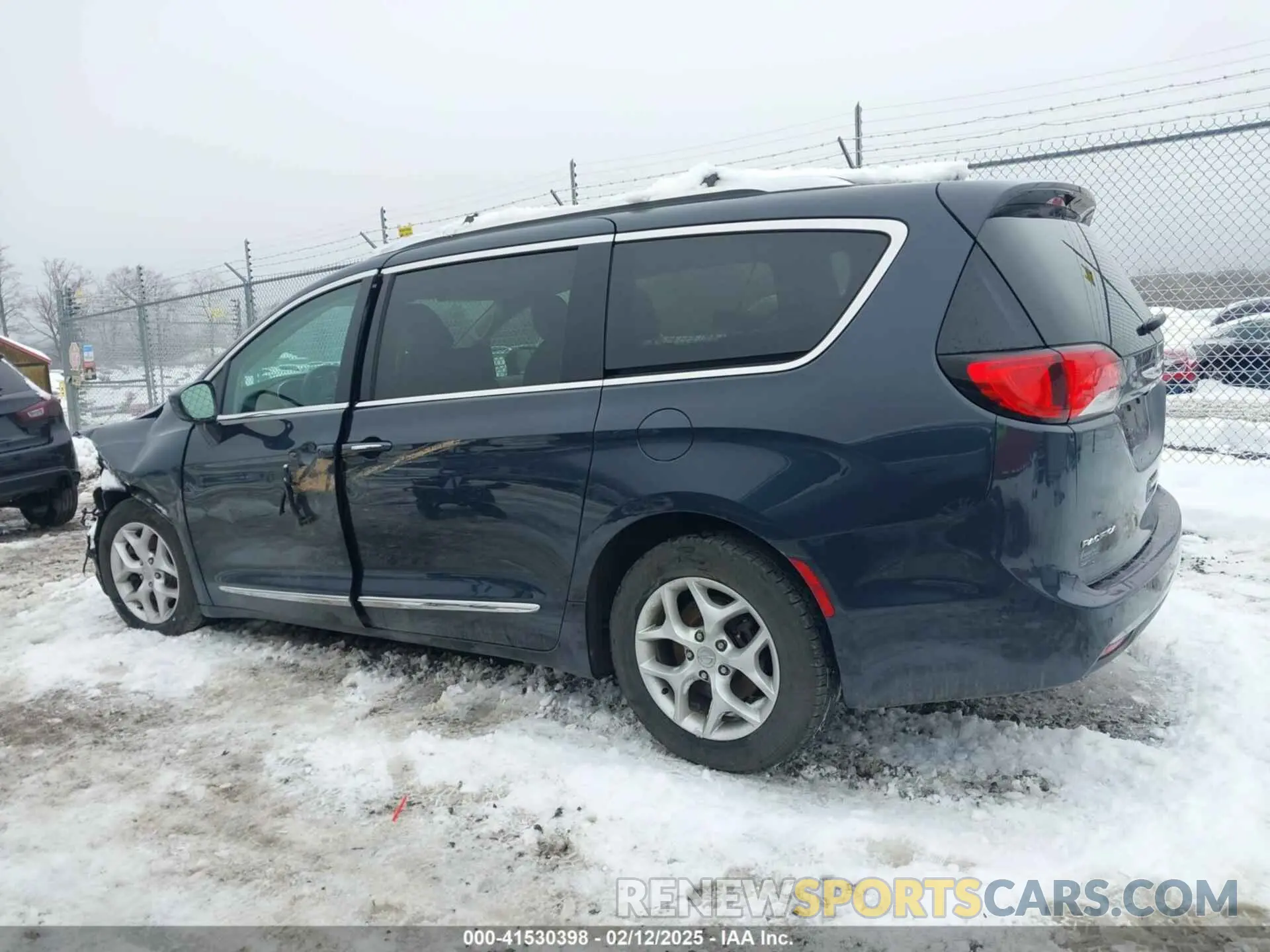 14 Photograph of a damaged car 2C4RC1EG1KR733645 CHRYSLER PACIFICA 2019