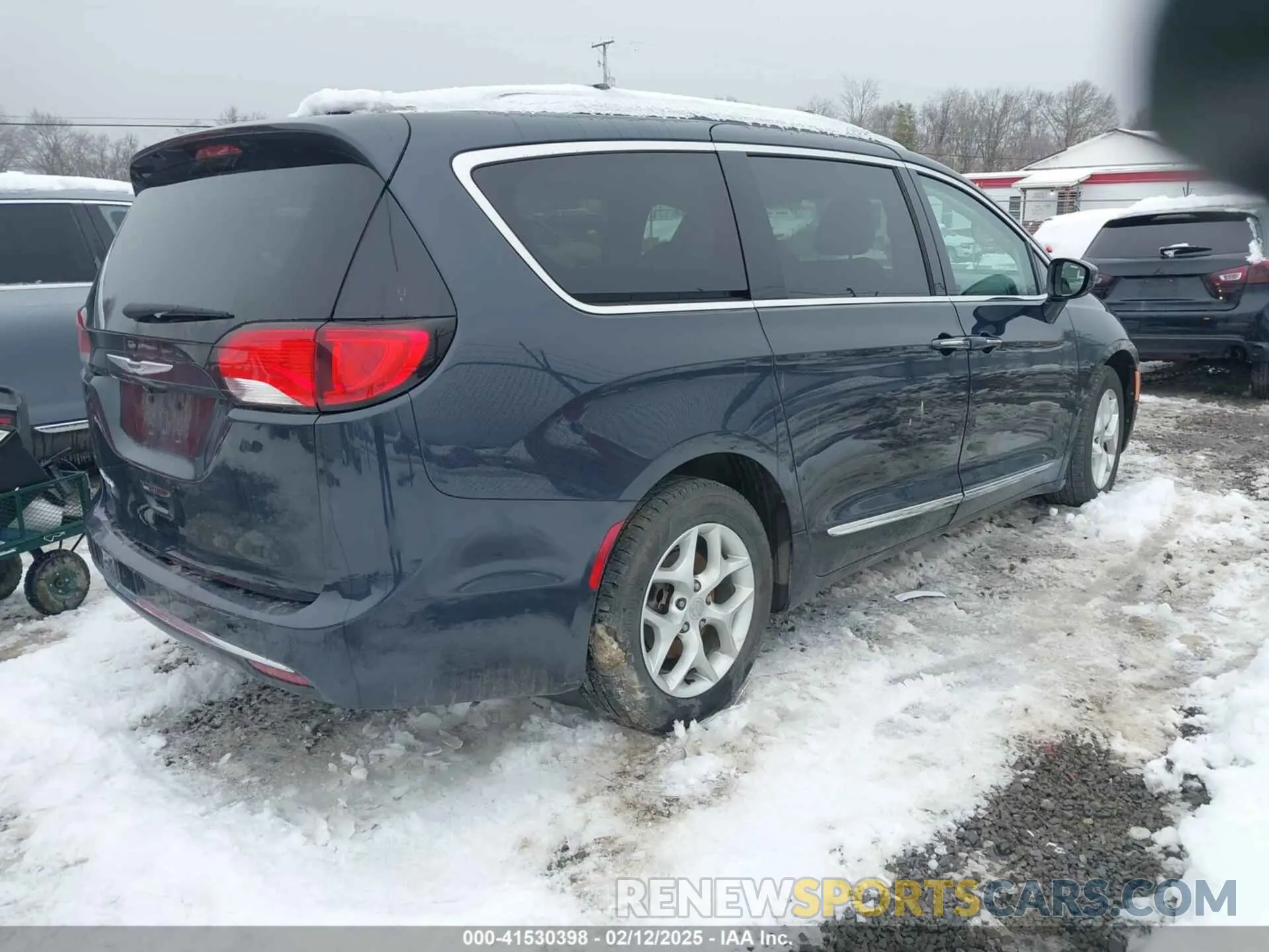 4 Photograph of a damaged car 2C4RC1EG1KR733645 CHRYSLER PACIFICA 2019
