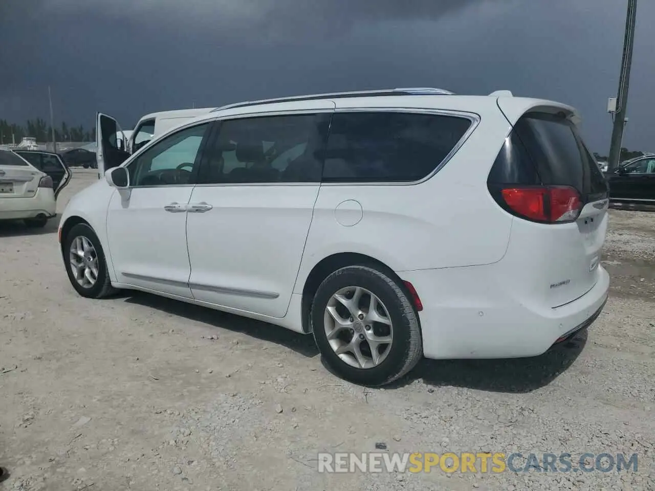 2 Photograph of a damaged car 2C4RC1EG3KR604726 CHRYSLER PACIFICA 2019