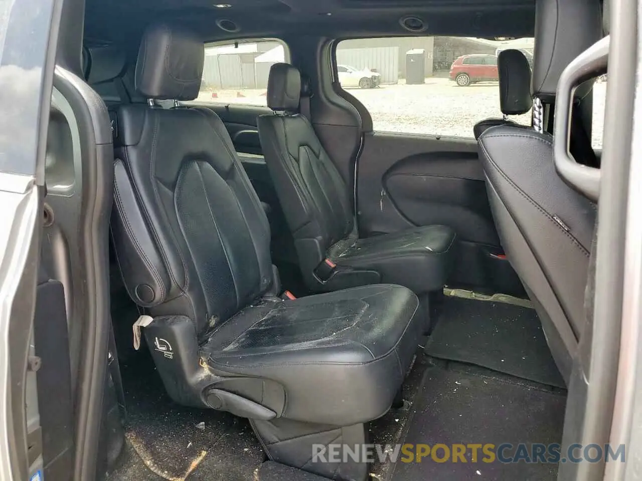 11 Photograph of a damaged car 2C4RC1EG4KR748981 CHRYSLER PACIFICA 2019