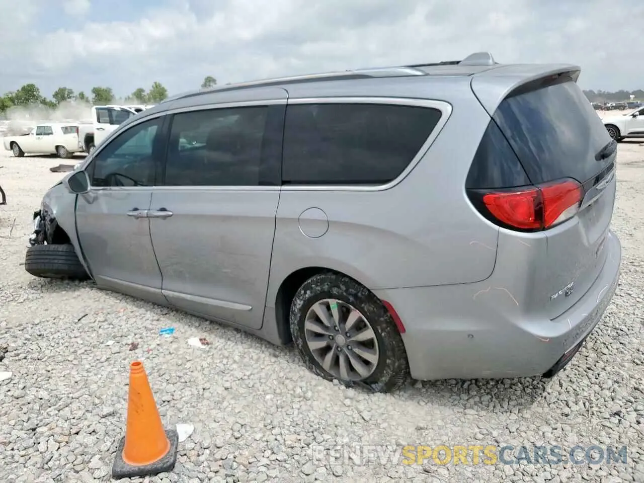 2 Photograph of a damaged car 2C4RC1EG4KR748981 CHRYSLER PACIFICA 2019