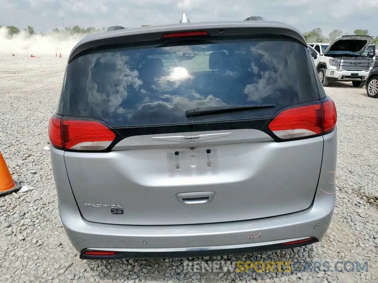 6 Photograph of a damaged car 2C4RC1EG4KR748981 CHRYSLER PACIFICA 2019