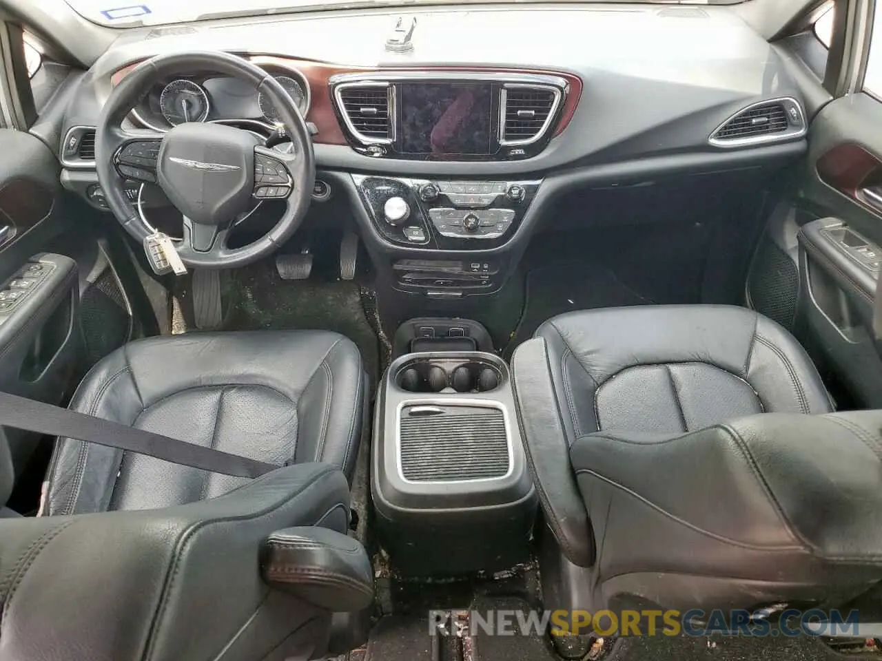 8 Photograph of a damaged car 2C4RC1EG4KR748981 CHRYSLER PACIFICA 2019