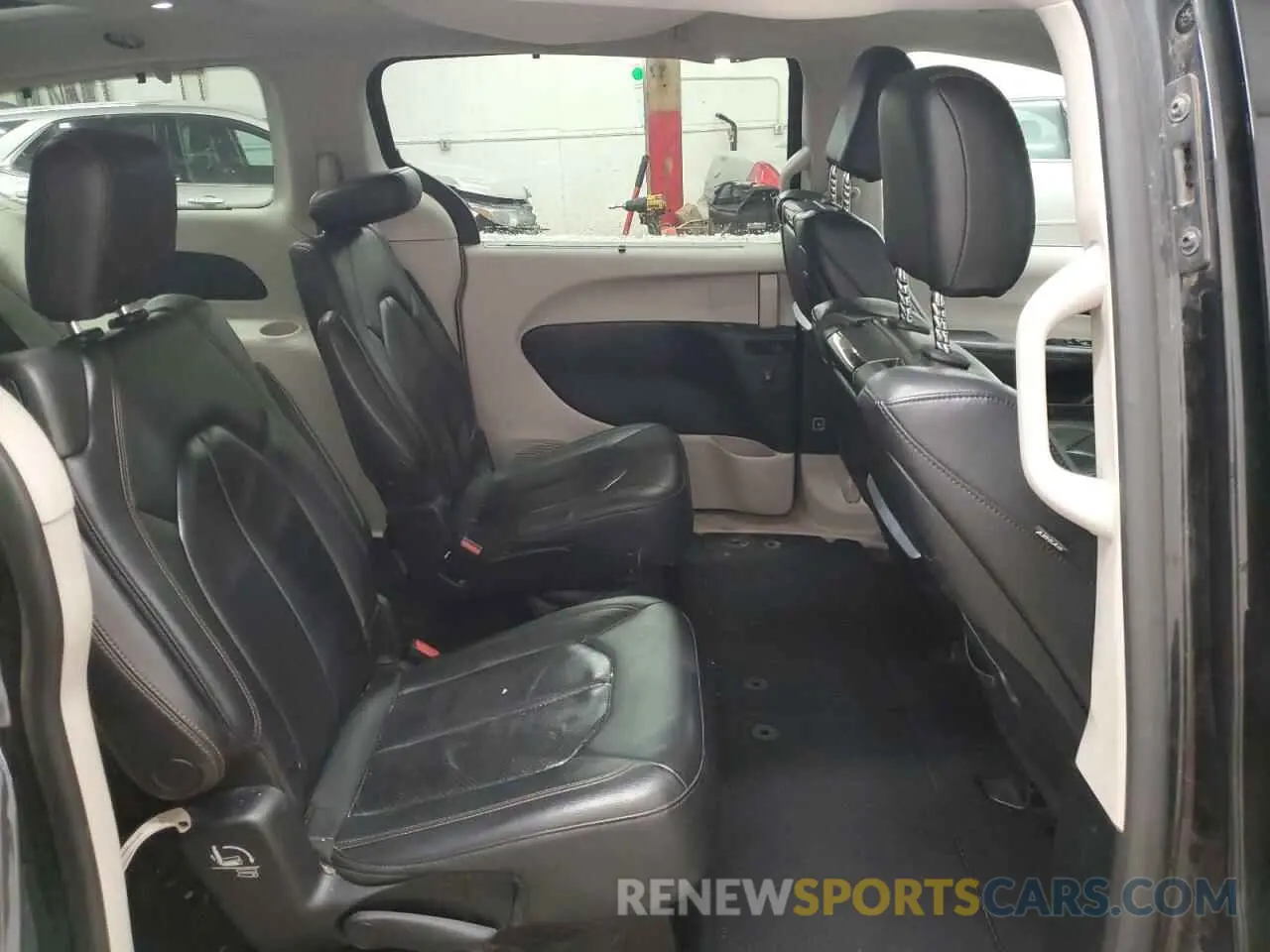 11 Photograph of a damaged car 2C4RC1EG6KR604641 CHRYSLER PACIFICA 2019