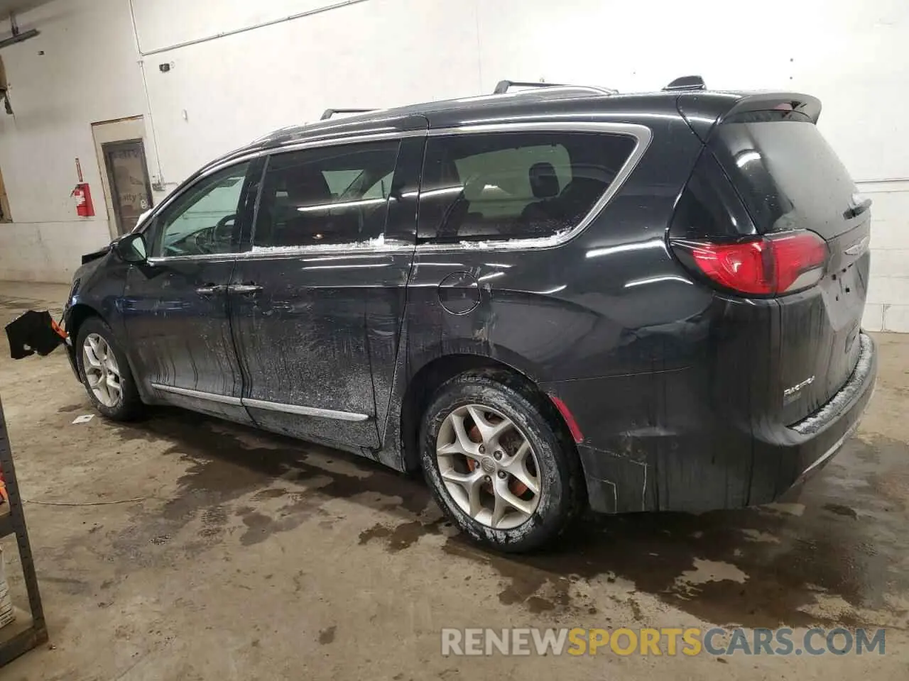 2 Photograph of a damaged car 2C4RC1EG6KR604641 CHRYSLER PACIFICA 2019