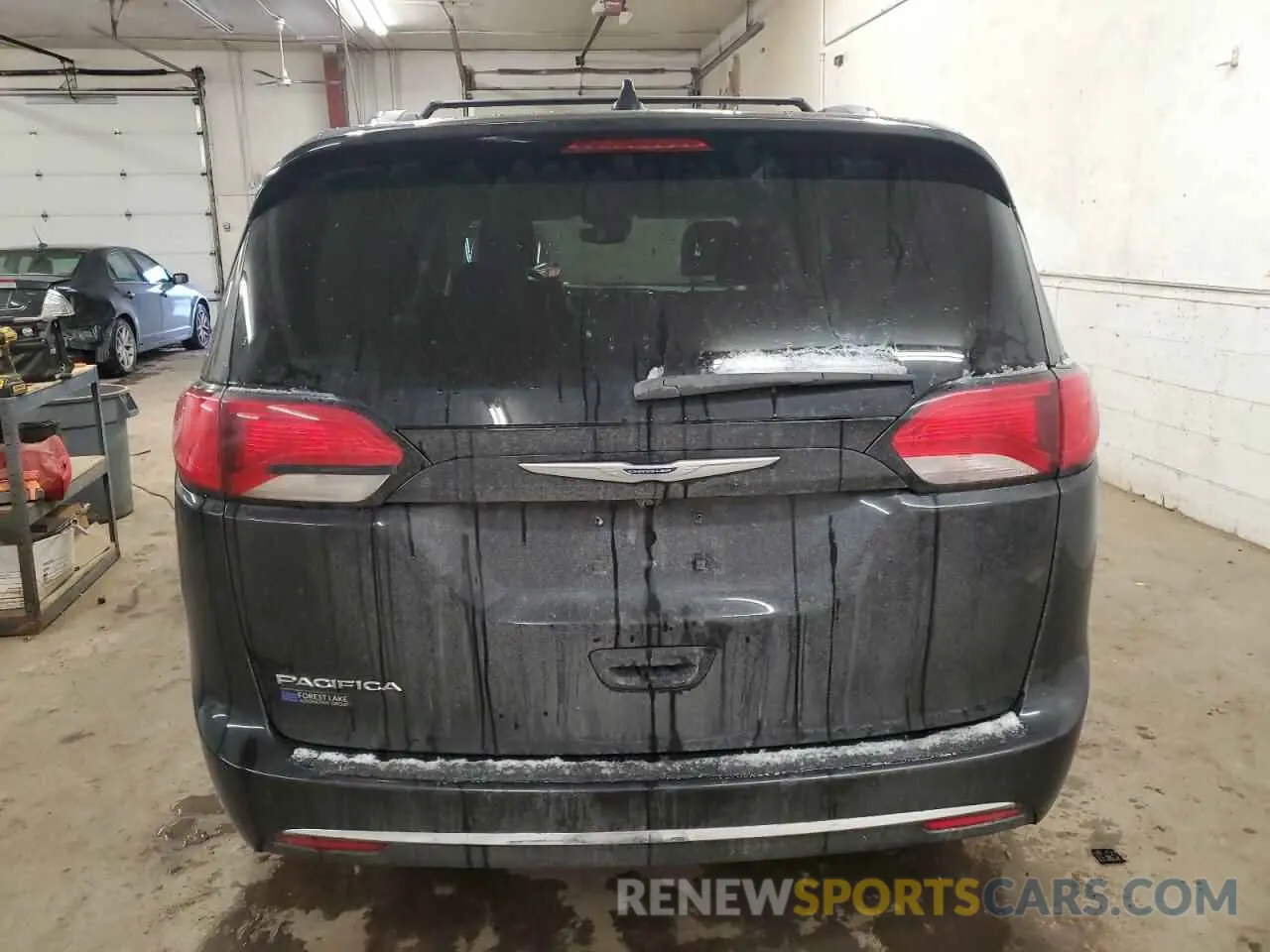 6 Photograph of a damaged car 2C4RC1EG6KR604641 CHRYSLER PACIFICA 2019