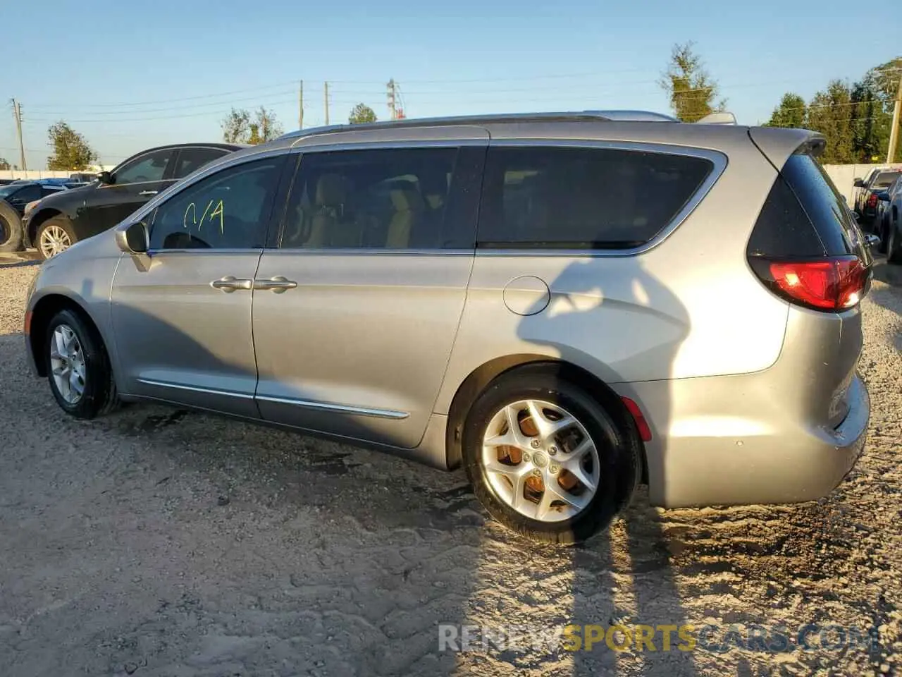 2 Photograph of a damaged car 2C4RC1EG7KR588045 CHRYSLER PACIFICA 2019