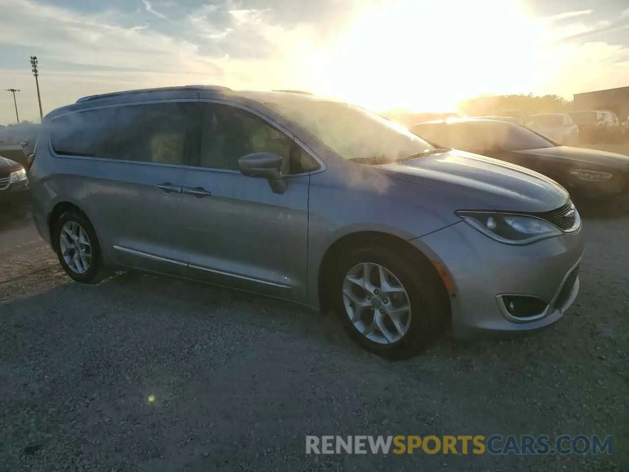 4 Photograph of a damaged car 2C4RC1EG7KR588045 CHRYSLER PACIFICA 2019