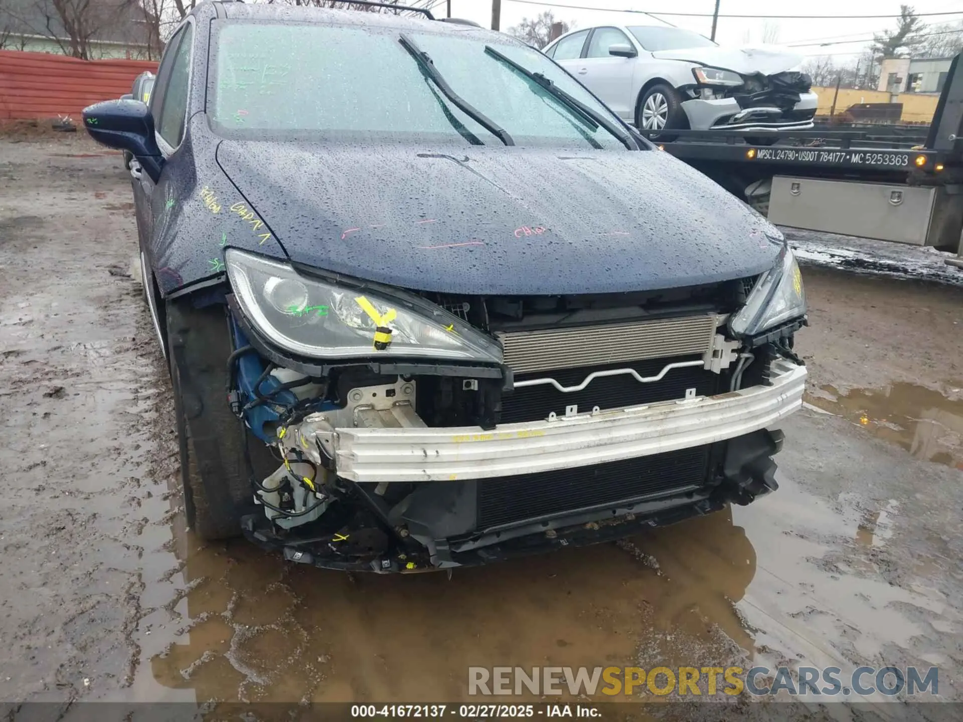 18 Photograph of a damaged car 2C4RC1EG7KR588613 CHRYSLER PACIFICA 2019