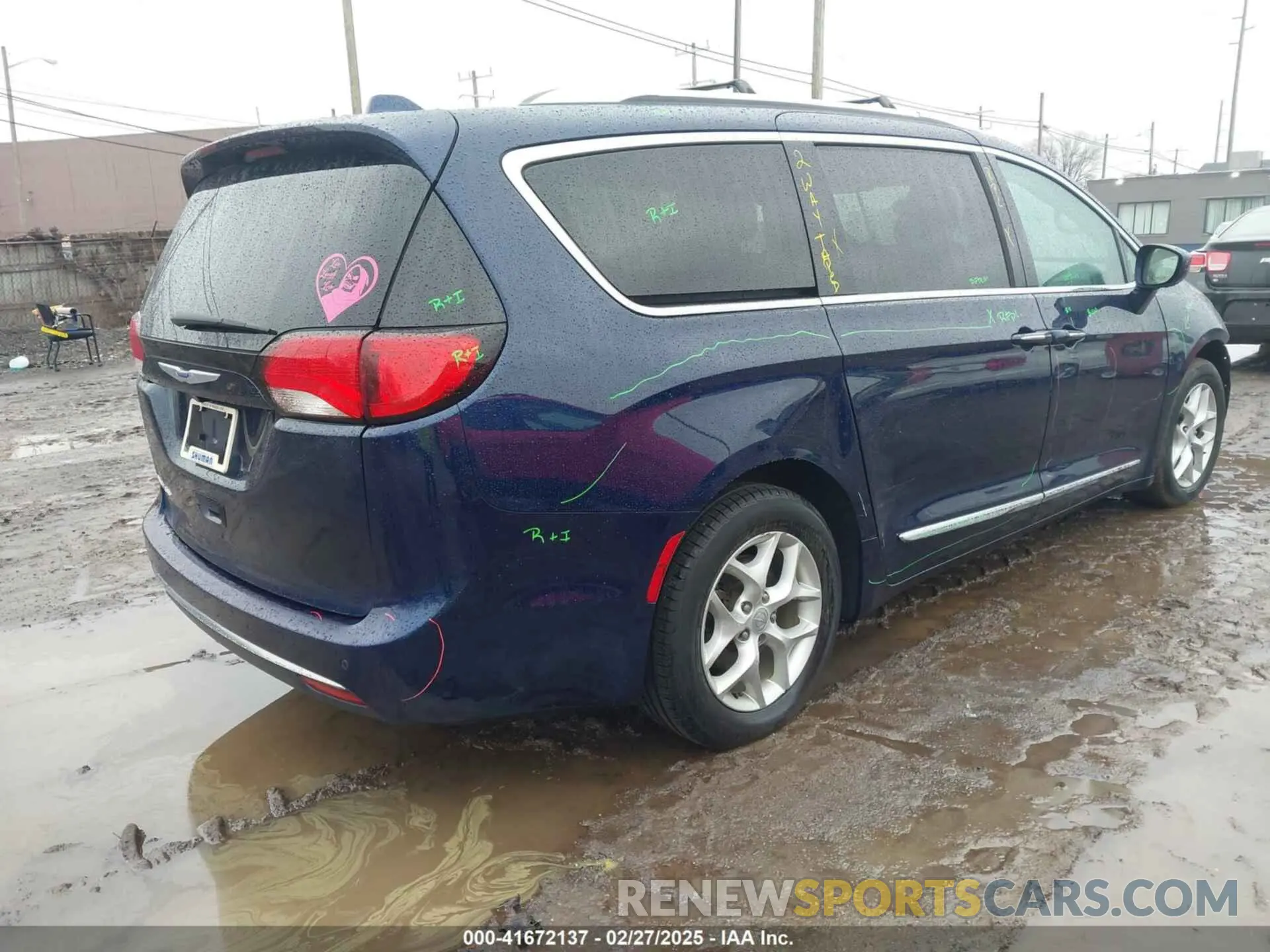 4 Photograph of a damaged car 2C4RC1EG7KR588613 CHRYSLER PACIFICA 2019