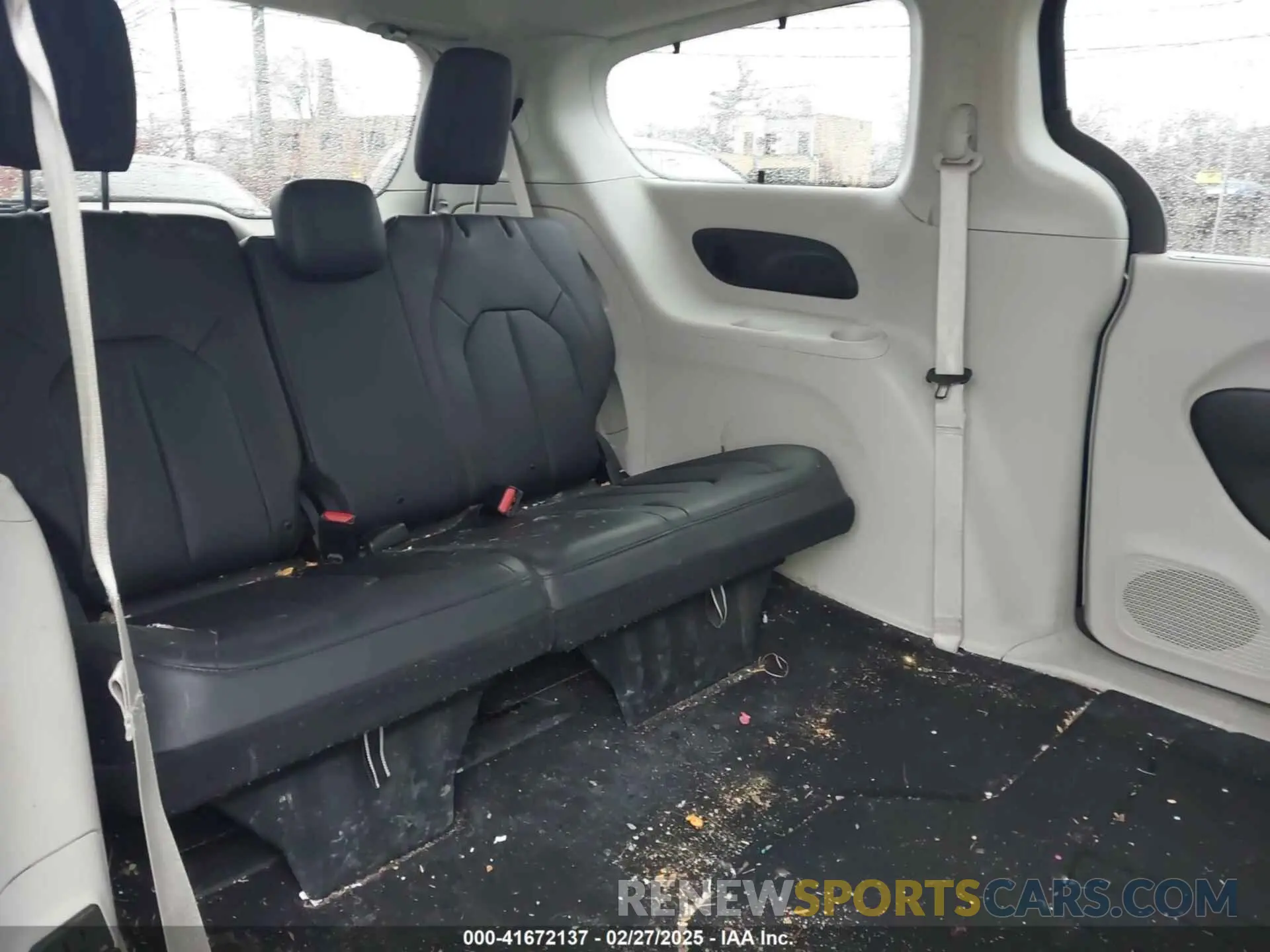 8 Photograph of a damaged car 2C4RC1EG7KR588613 CHRYSLER PACIFICA 2019