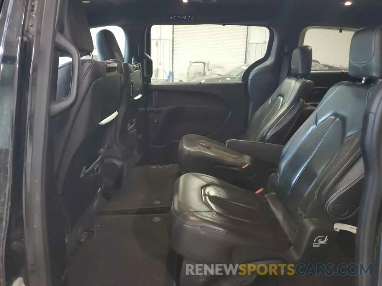 11 Photograph of a damaged car 2C4RC1EG8KR569360 CHRYSLER PACIFICA 2019