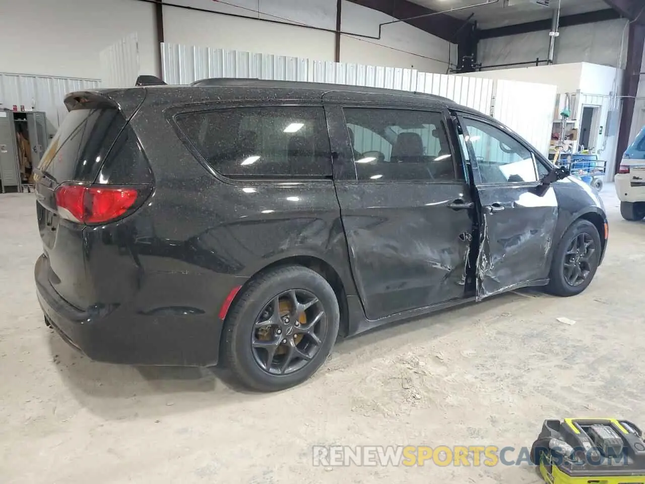 3 Photograph of a damaged car 2C4RC1EG8KR569360 CHRYSLER PACIFICA 2019