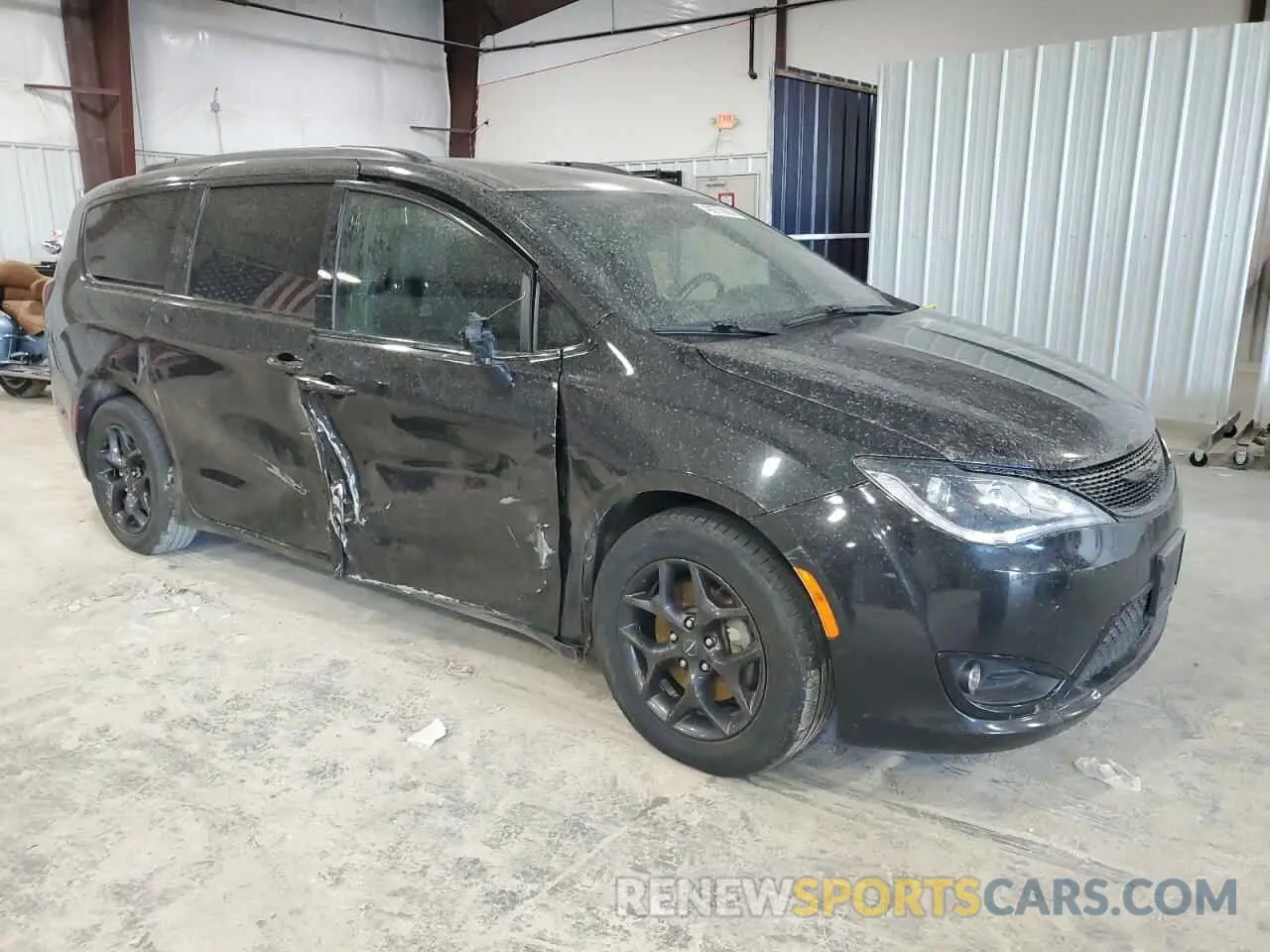 4 Photograph of a damaged car 2C4RC1EG8KR569360 CHRYSLER PACIFICA 2019