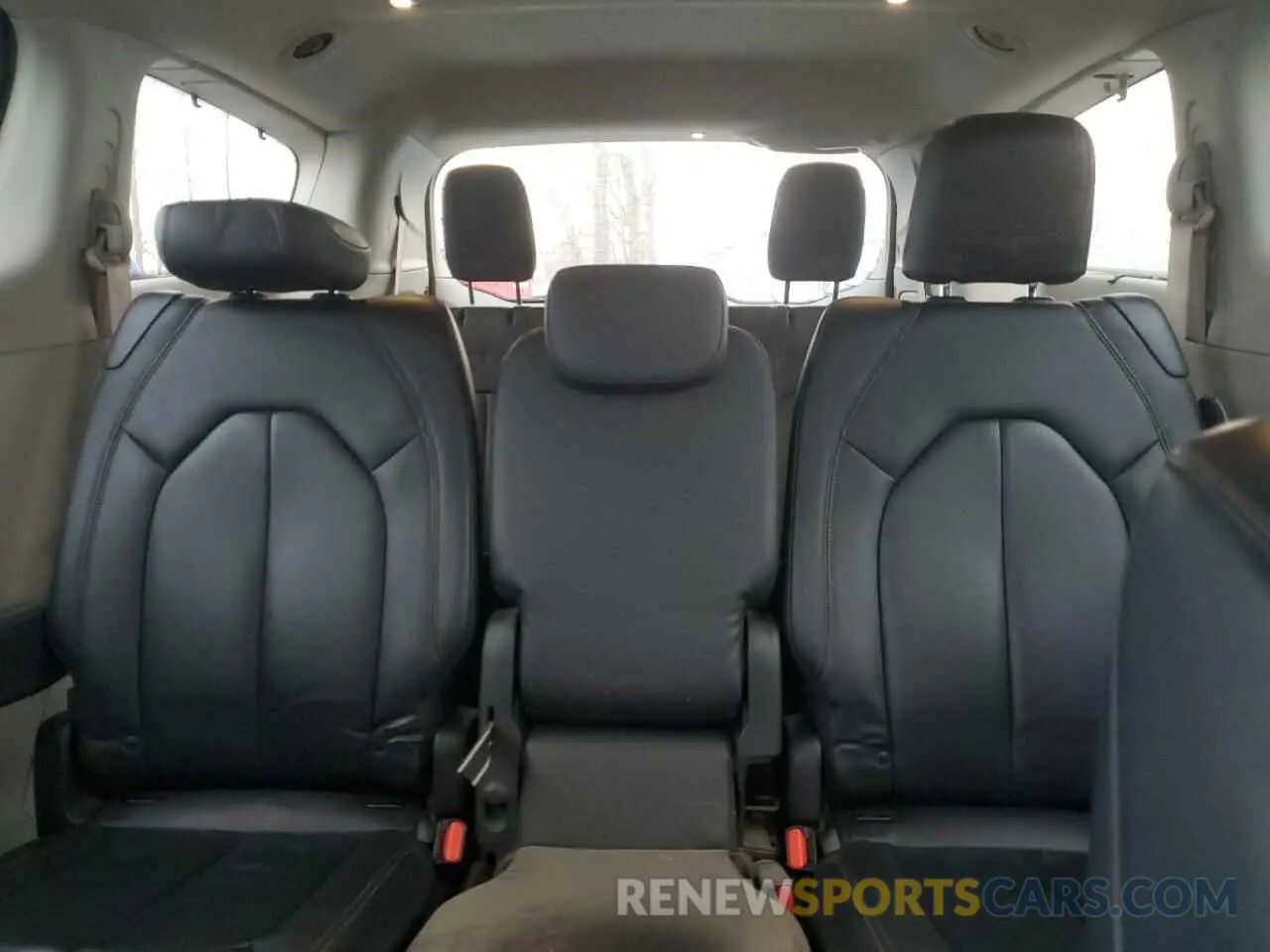 10 Photograph of a damaged car 2C4RC1EGXKR541334 CHRYSLER PACIFICA 2019