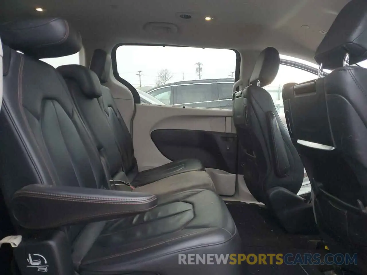 11 Photograph of a damaged car 2C4RC1EGXKR541334 CHRYSLER PACIFICA 2019