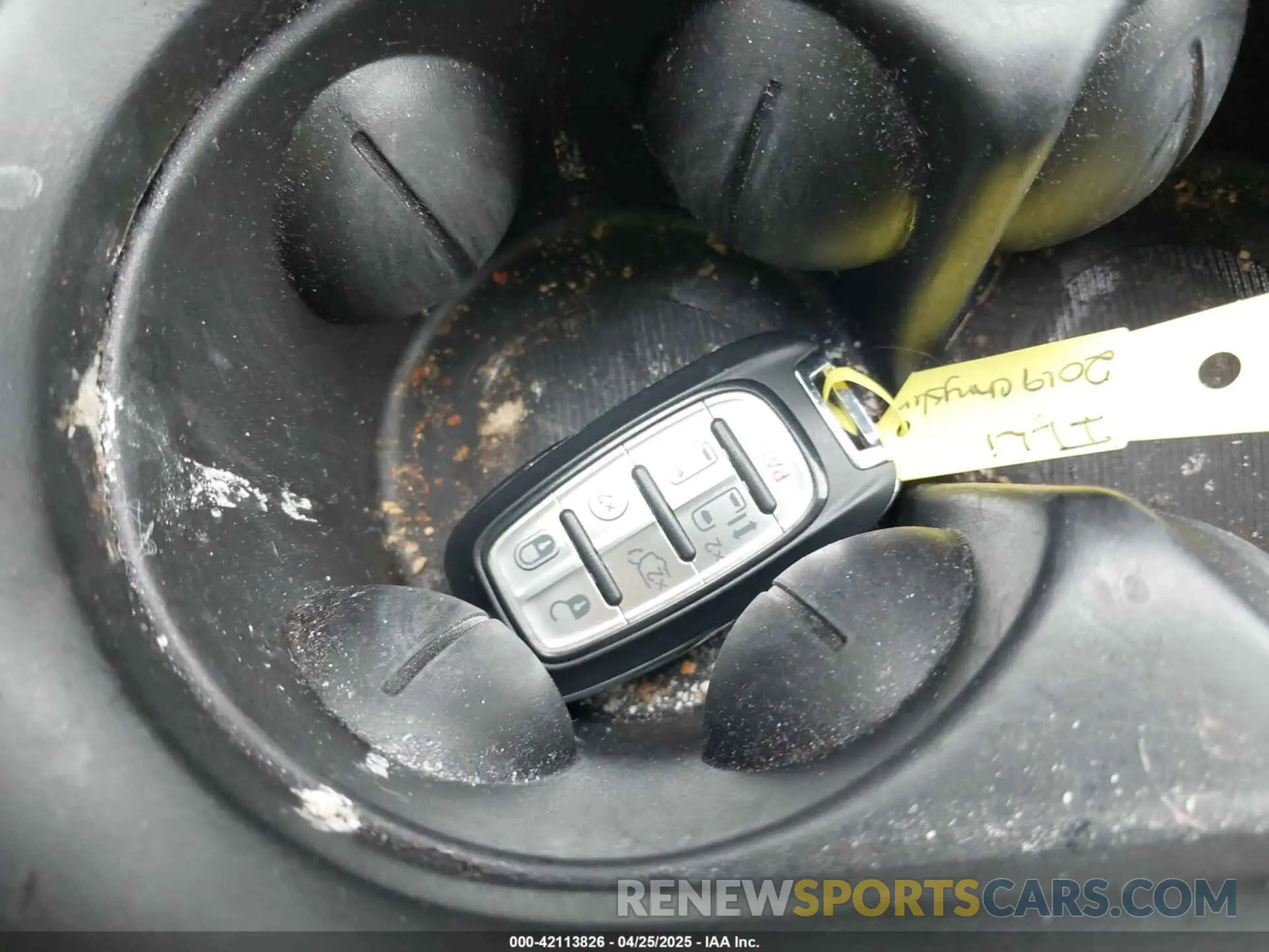 11 Photograph of a damaged car 2C4RC1EGXKR708906 CHRYSLER PACIFICA 2019
