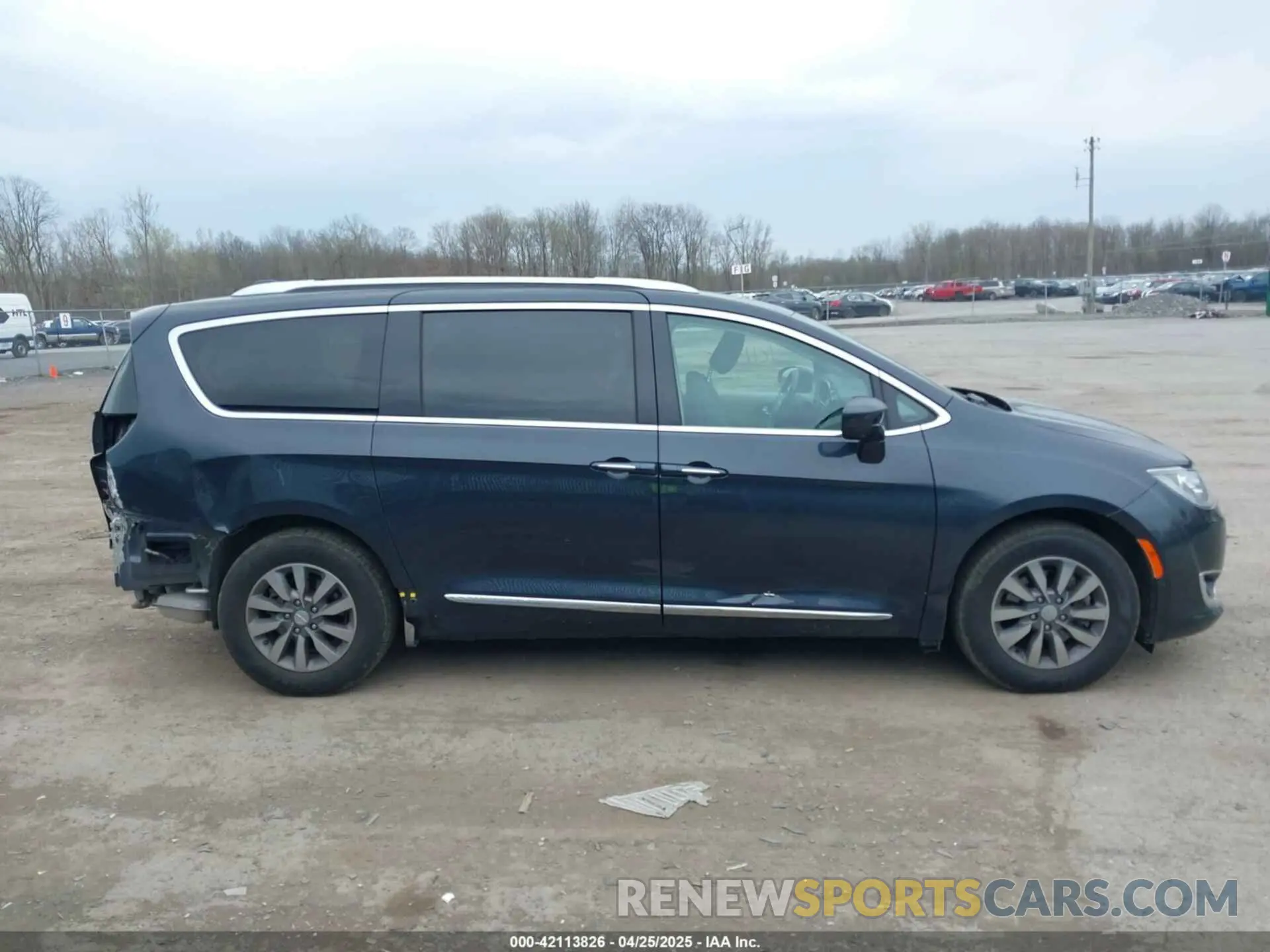 13 Photograph of a damaged car 2C4RC1EGXKR708906 CHRYSLER PACIFICA 2019