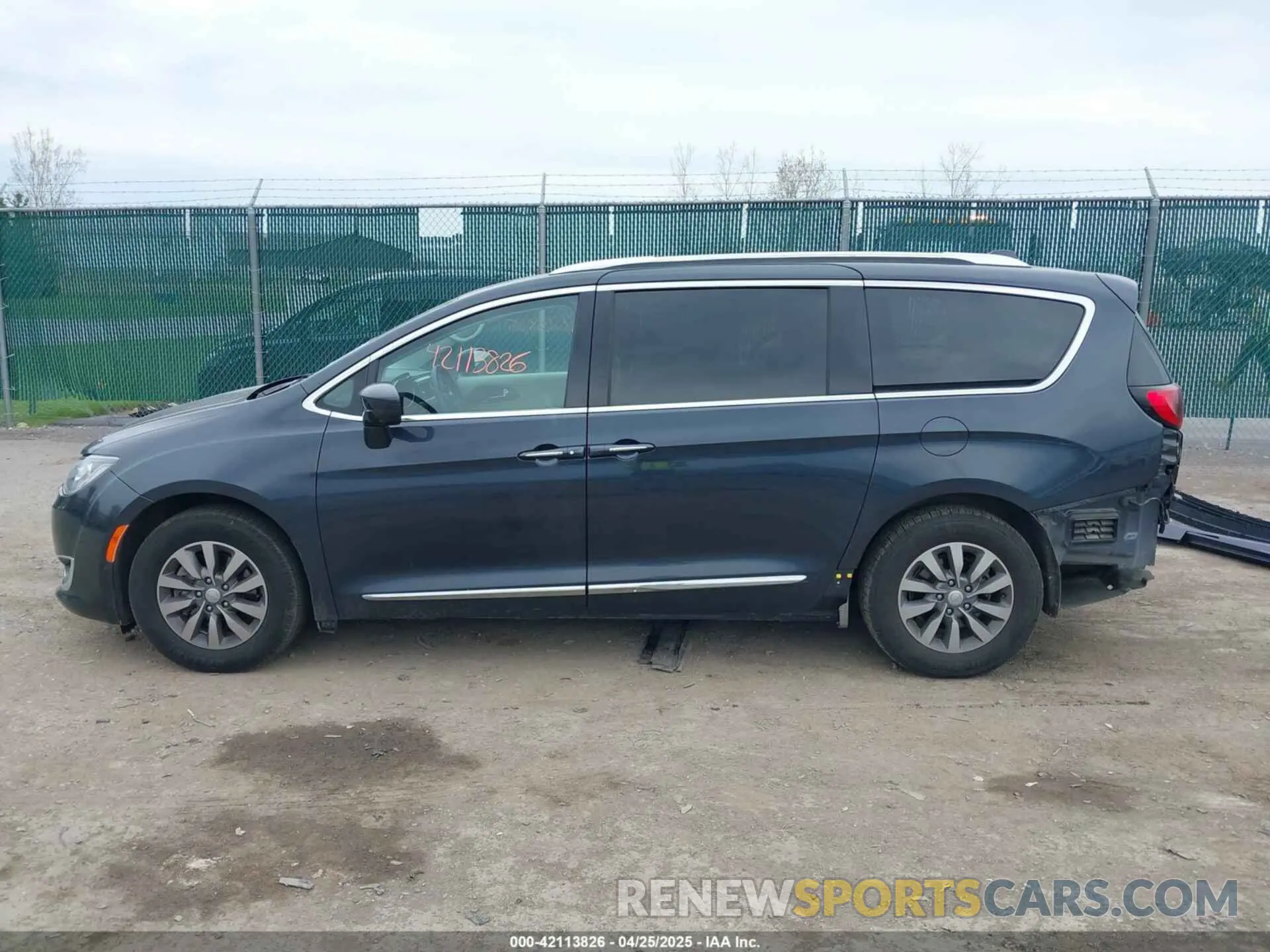 14 Photograph of a damaged car 2C4RC1EGXKR708906 CHRYSLER PACIFICA 2019