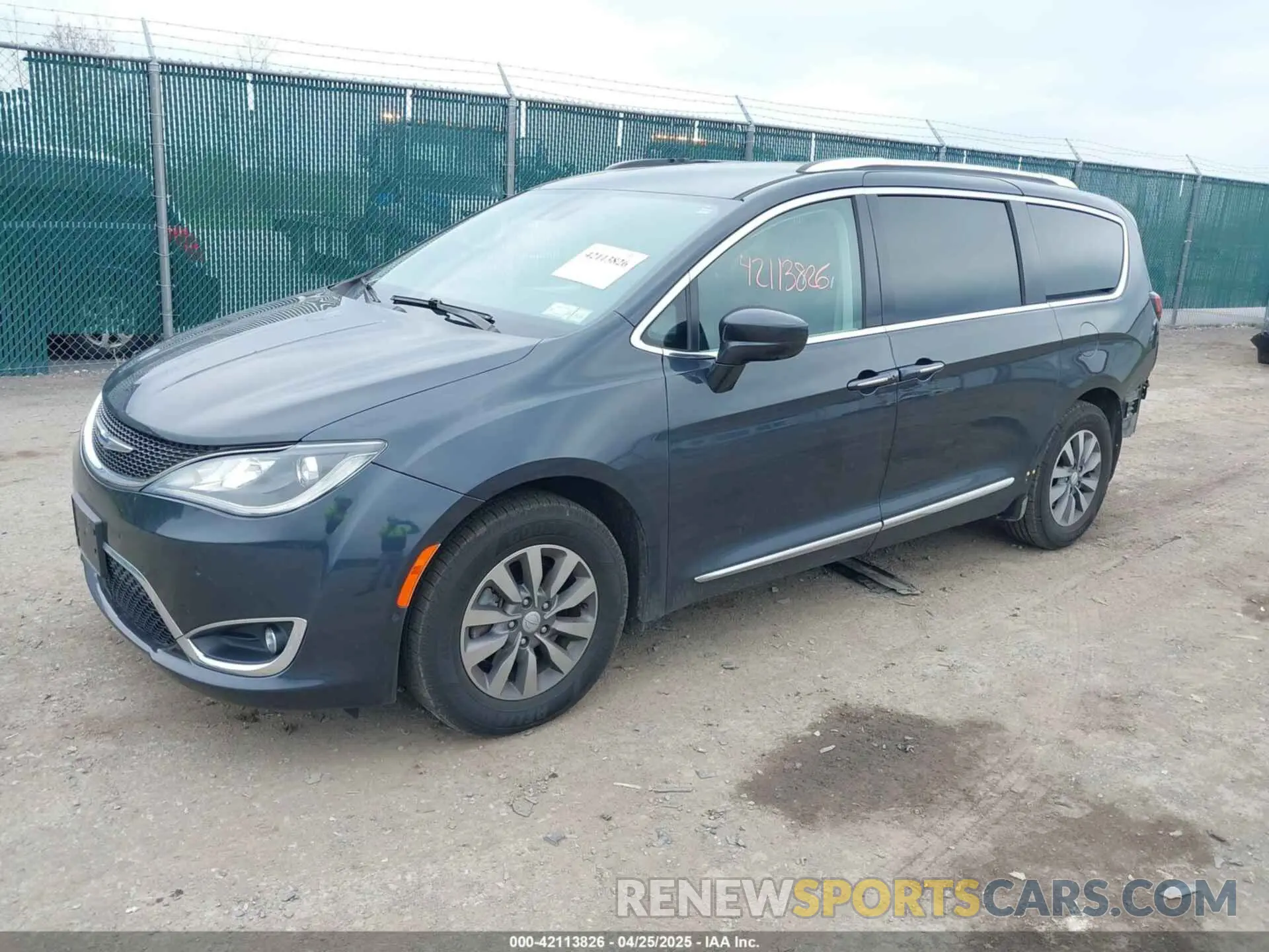 2 Photograph of a damaged car 2C4RC1EGXKR708906 CHRYSLER PACIFICA 2019