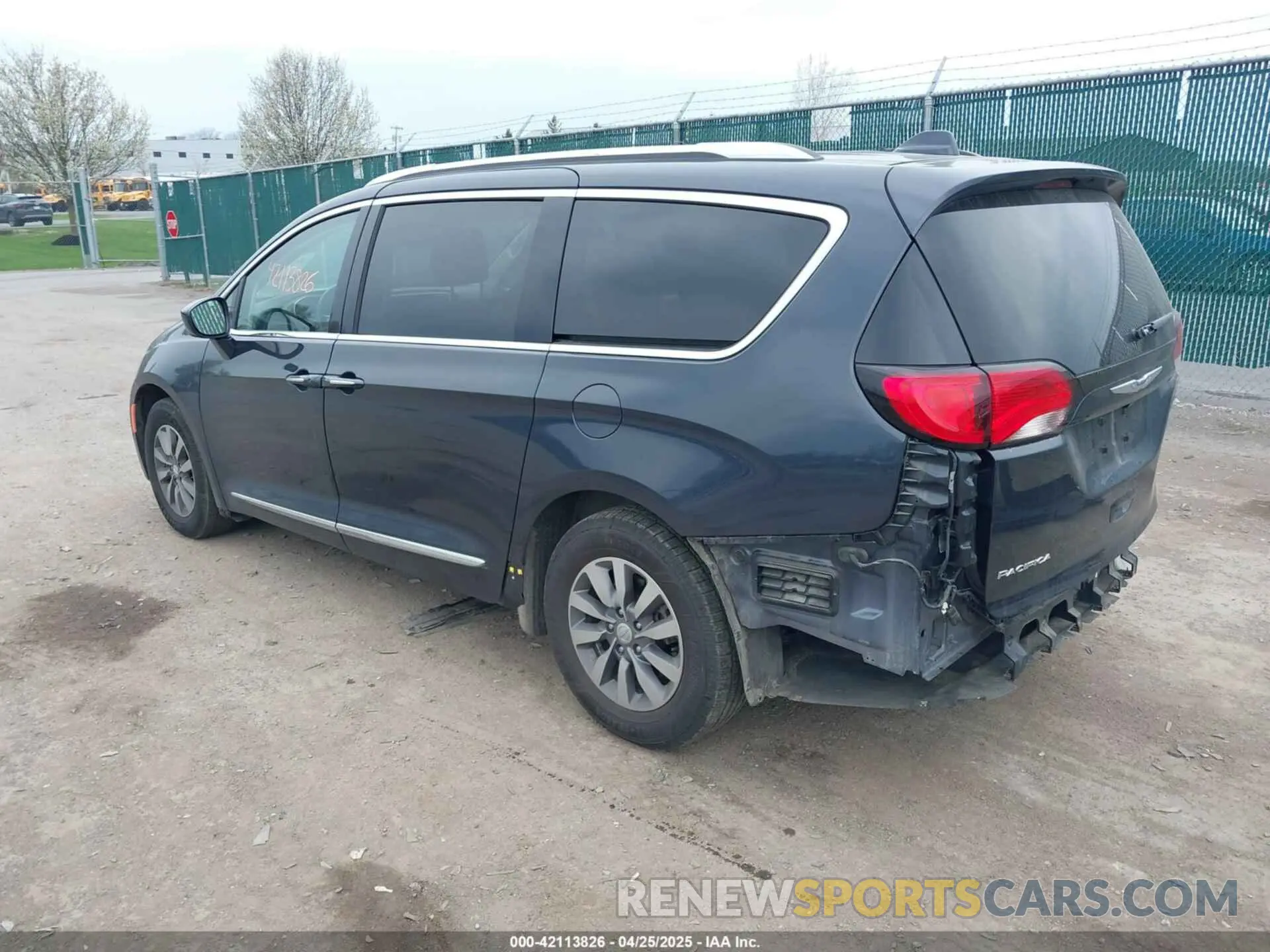 3 Photograph of a damaged car 2C4RC1EGXKR708906 CHRYSLER PACIFICA 2019
