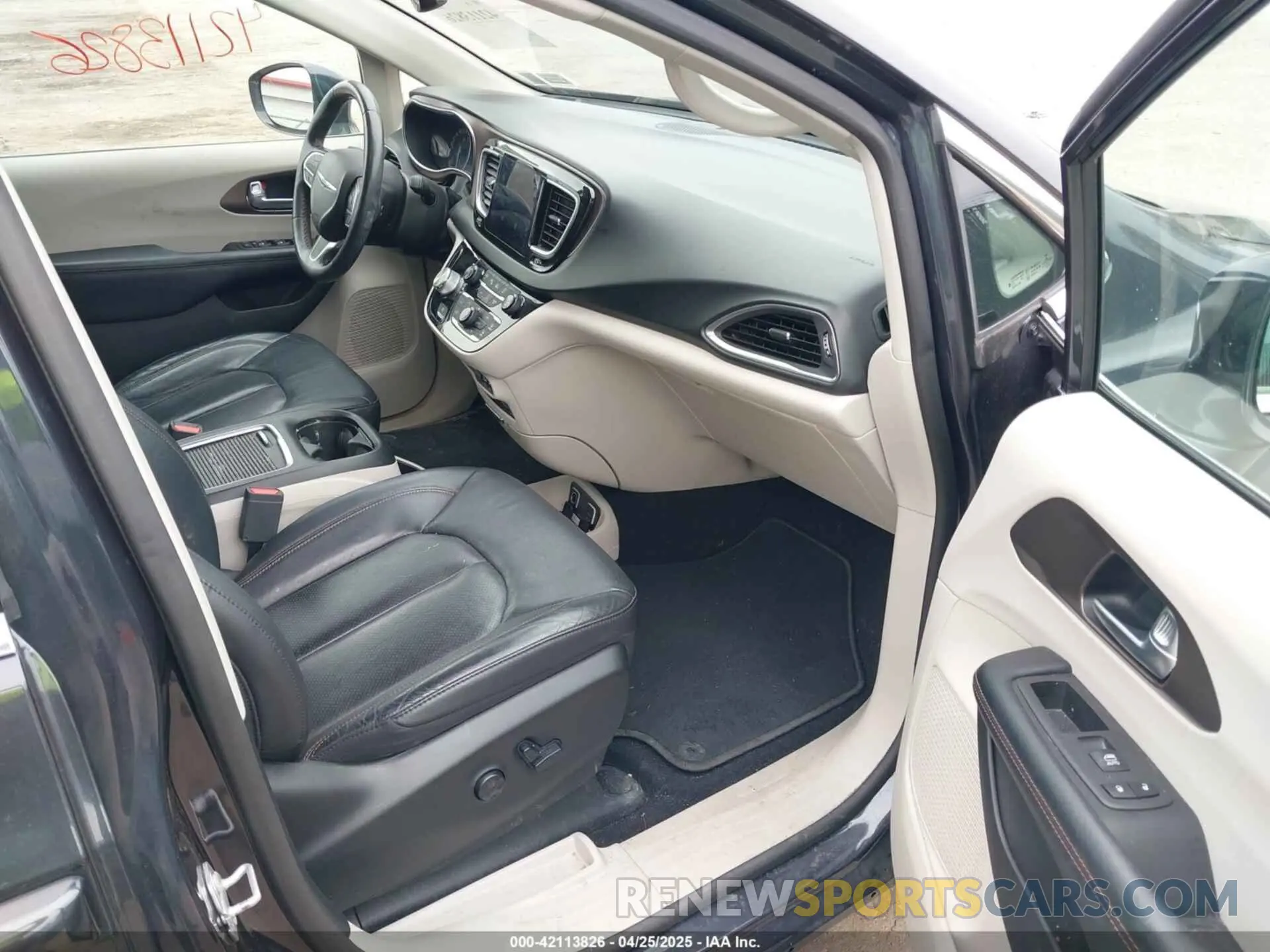5 Photograph of a damaged car 2C4RC1EGXKR708906 CHRYSLER PACIFICA 2019