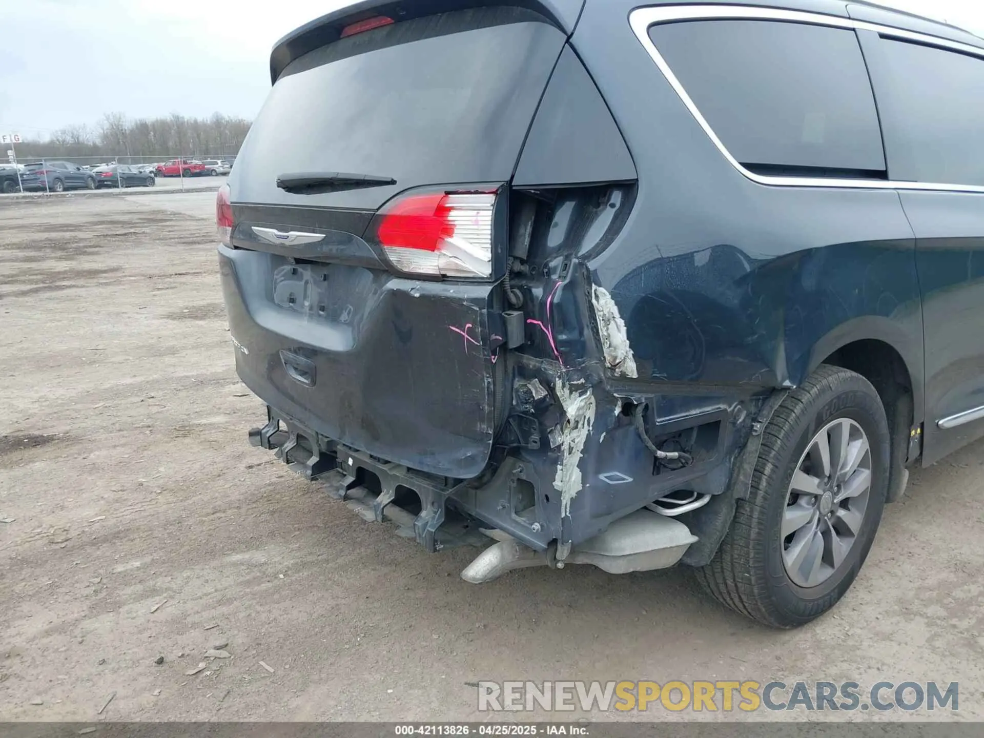 6 Photograph of a damaged car 2C4RC1EGXKR708906 CHRYSLER PACIFICA 2019